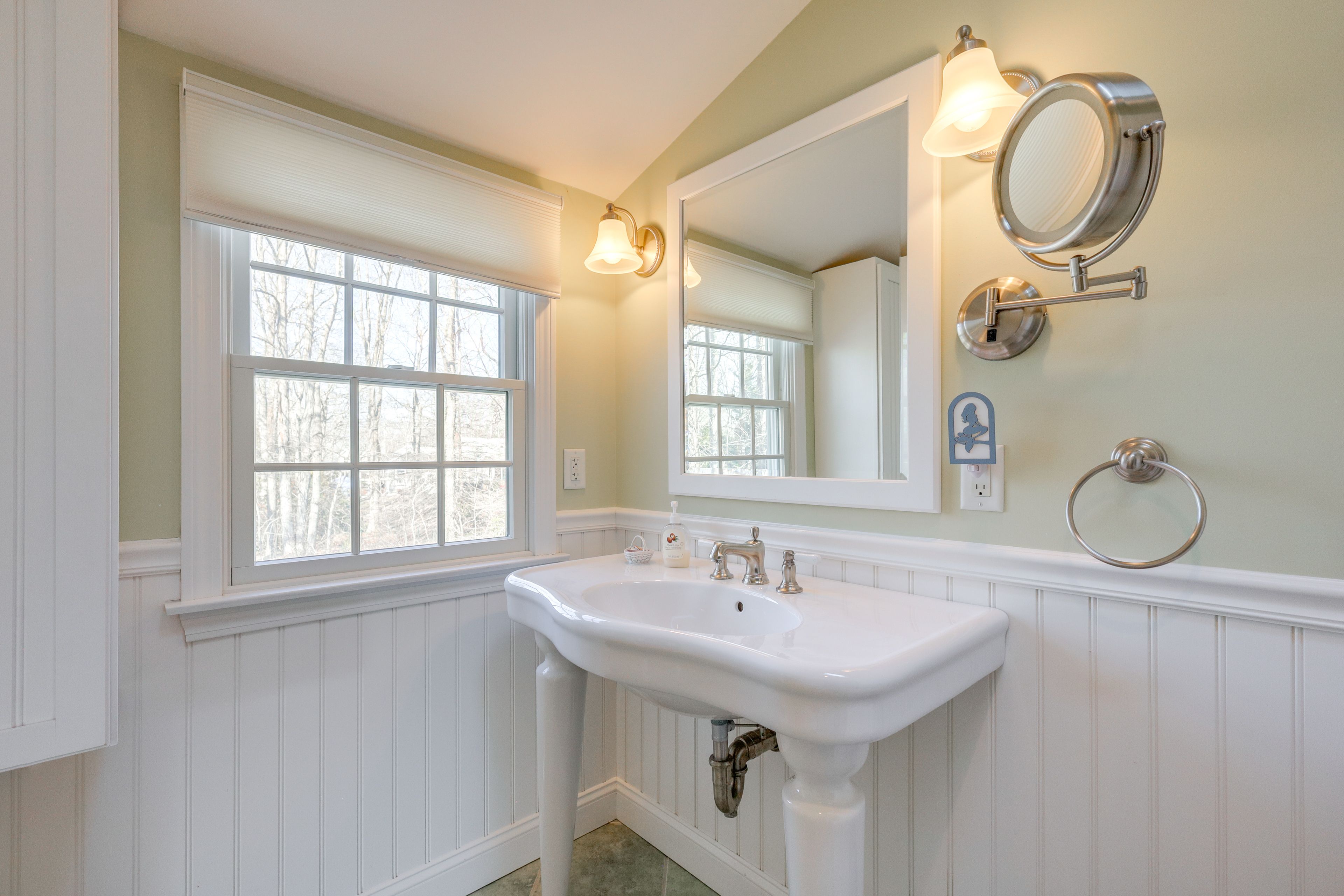 En-Suite Bathroom | 2nd Floor