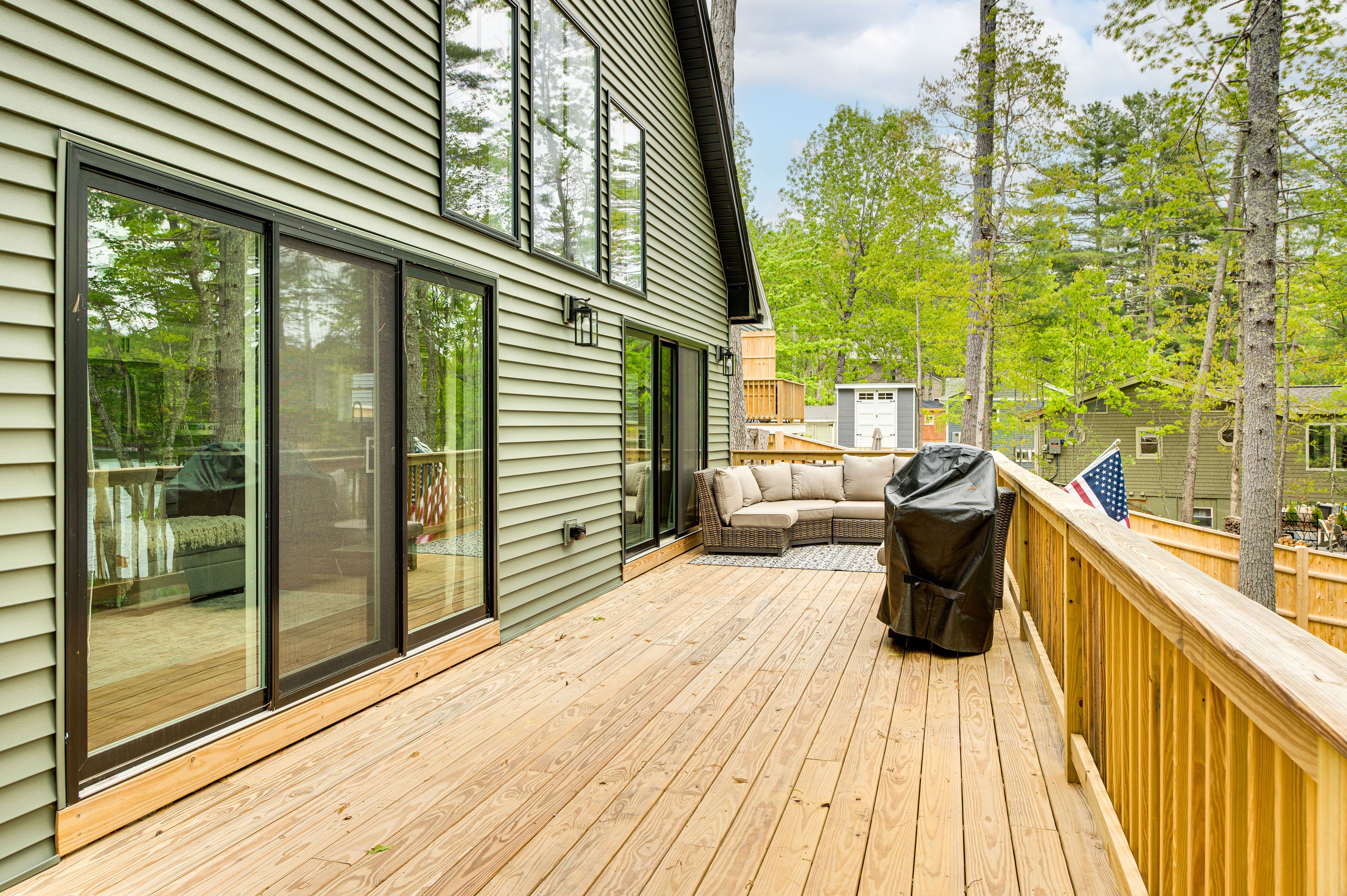Deck | Outdoor Seating | Gas Grill