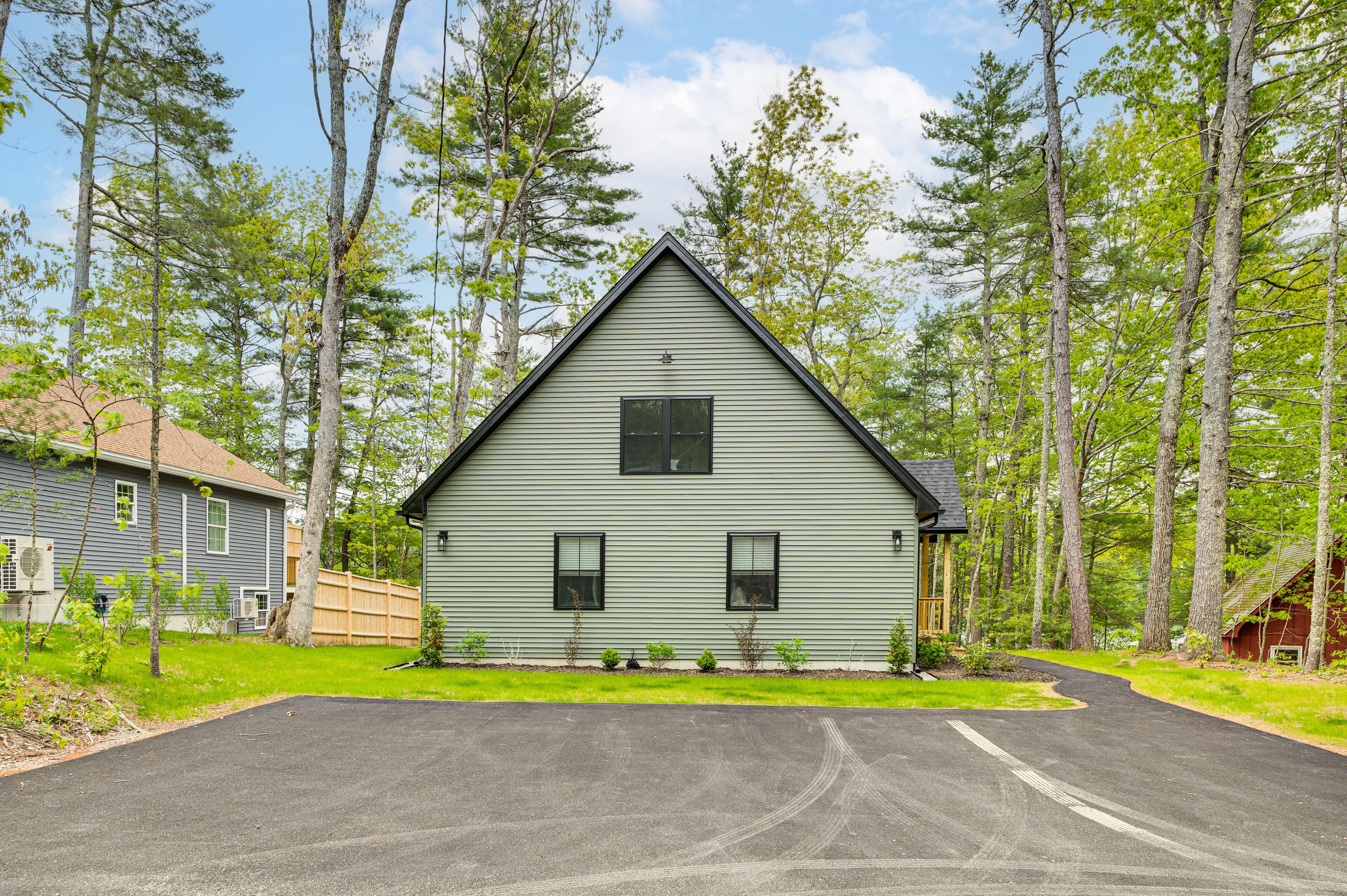 Parking | Driveway (4 Vehicles)