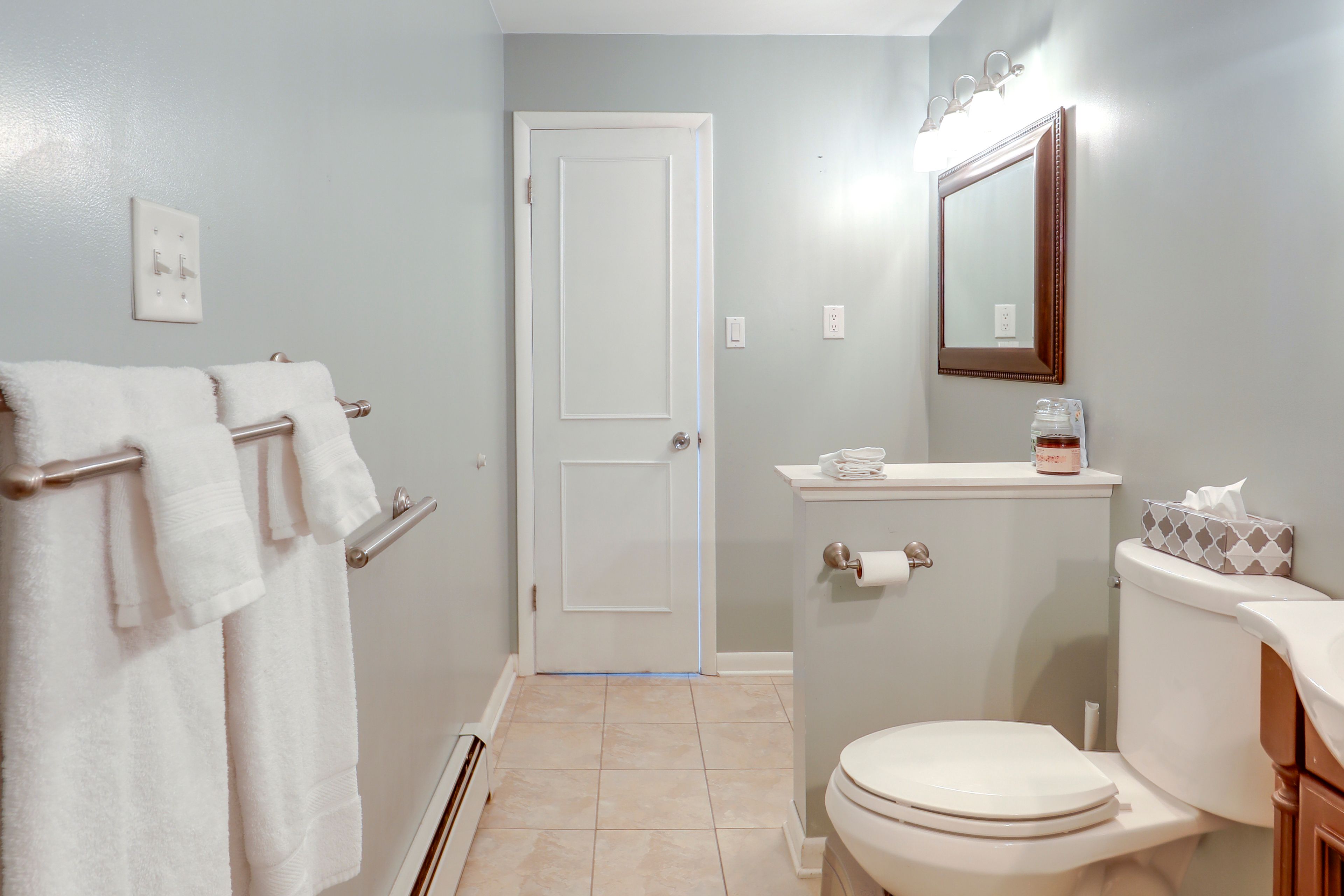 Full Bathroom | Towels Provided
