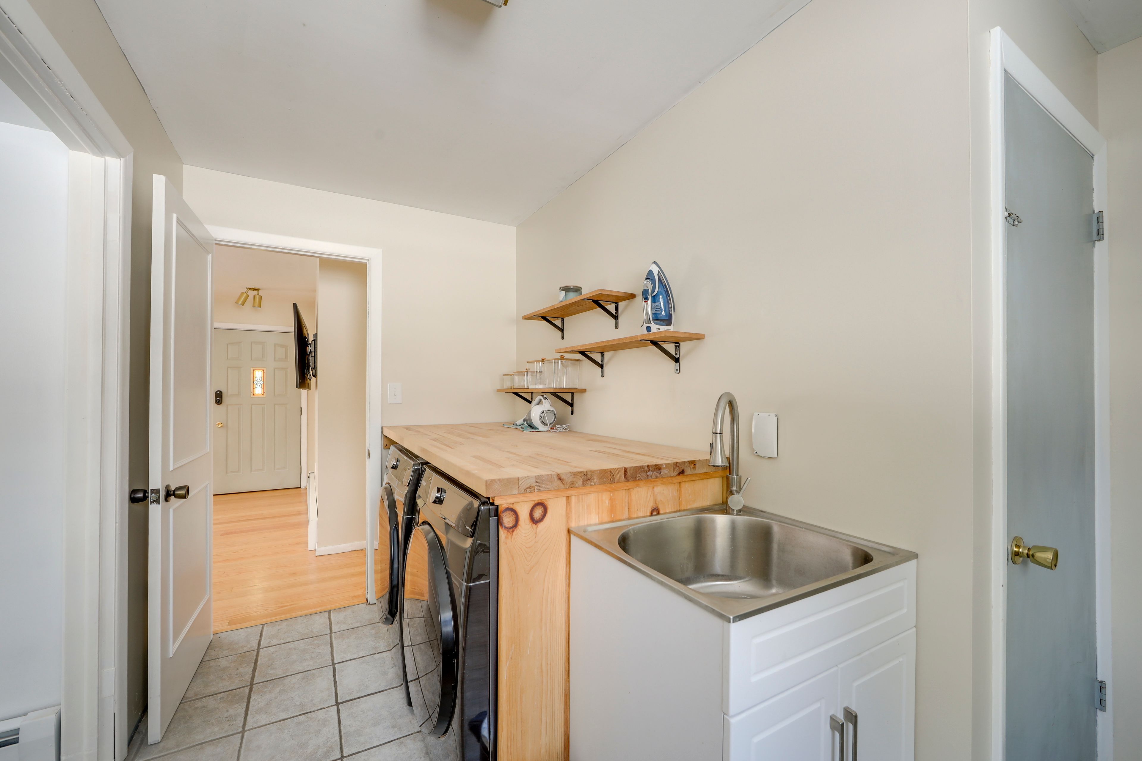 Laundry Room | Washer & Dryer