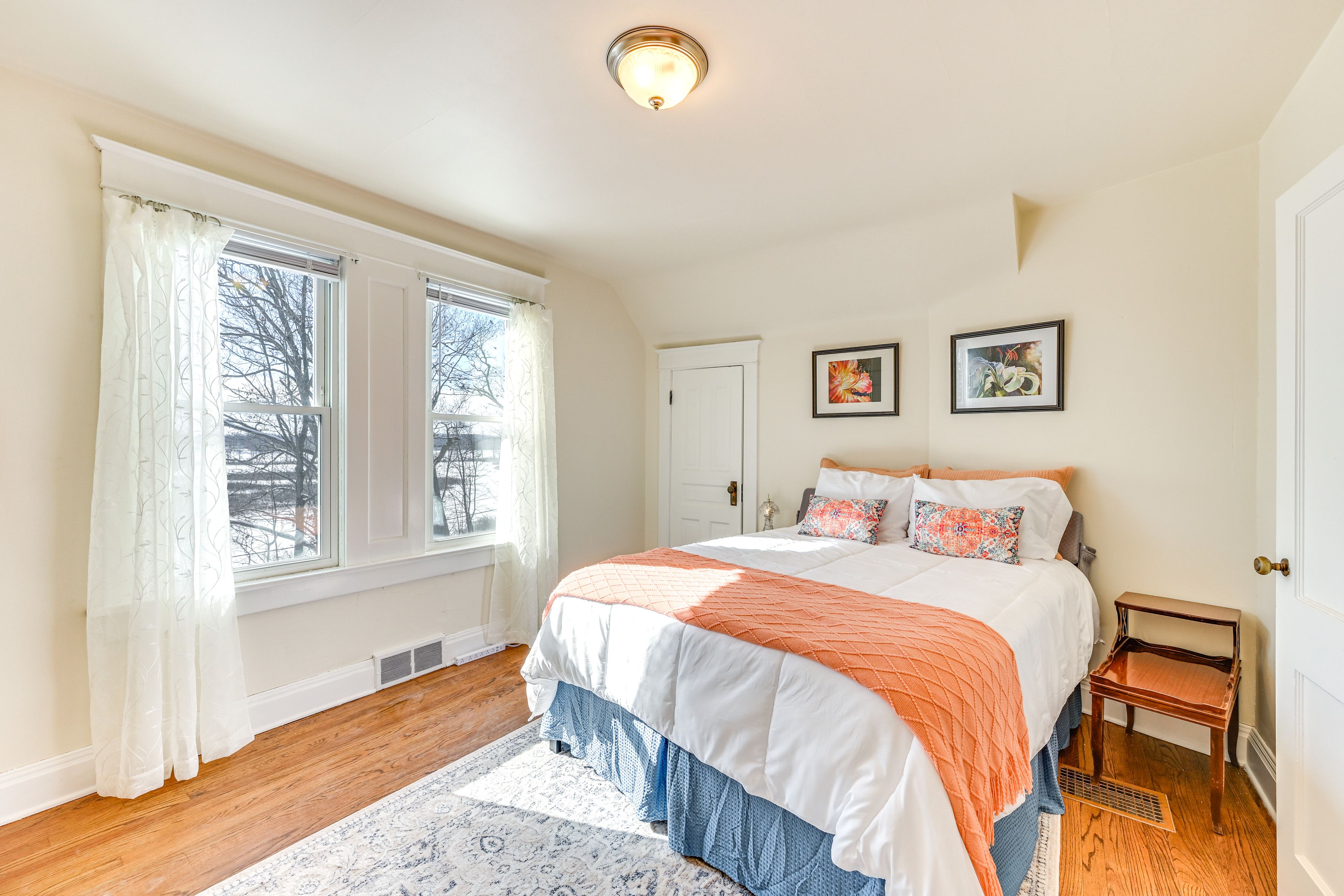 Bedroom 2 | 2nd Floor | Queen Bed