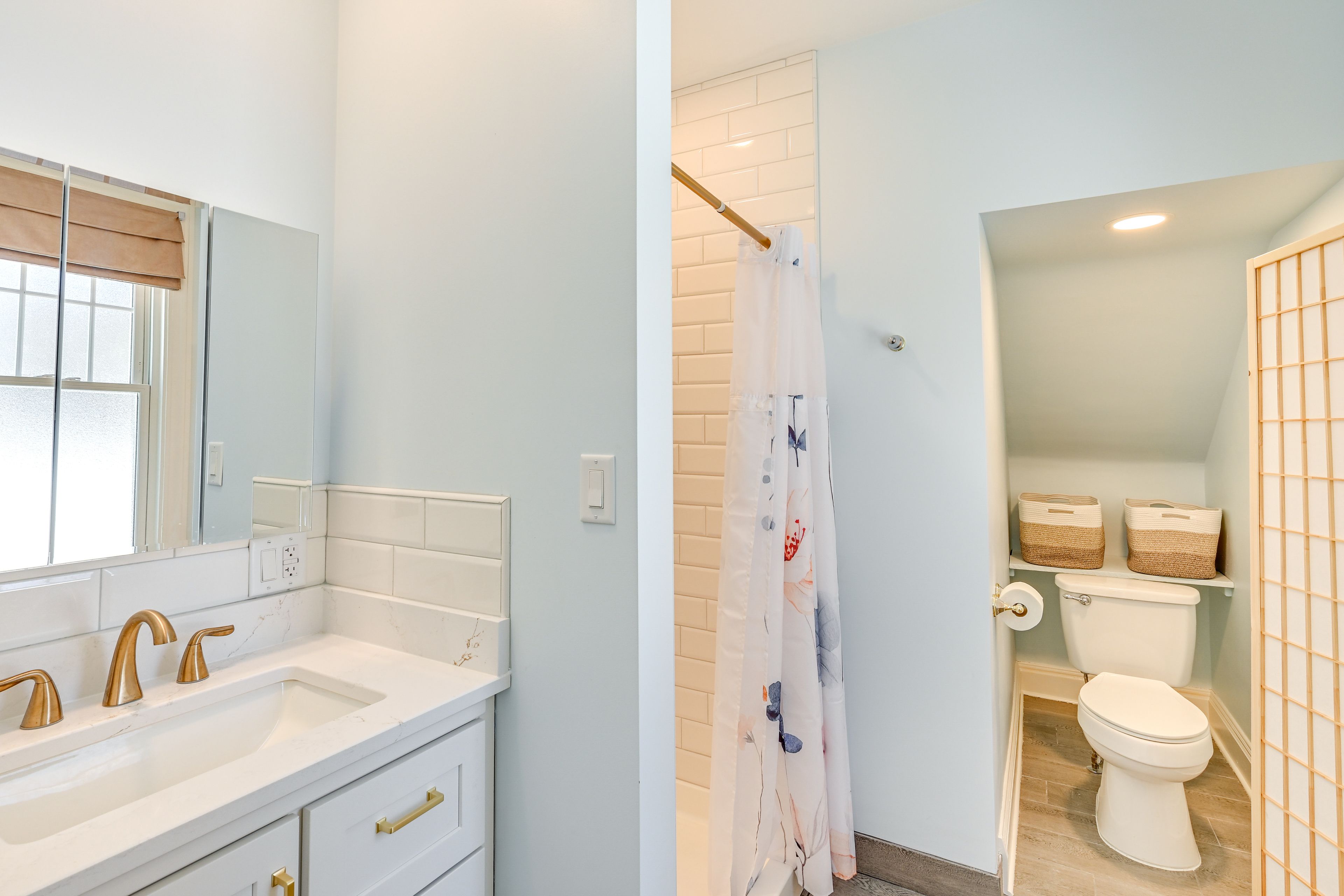 Full Bathroom | 1st Floor | Complimentary Toiletries