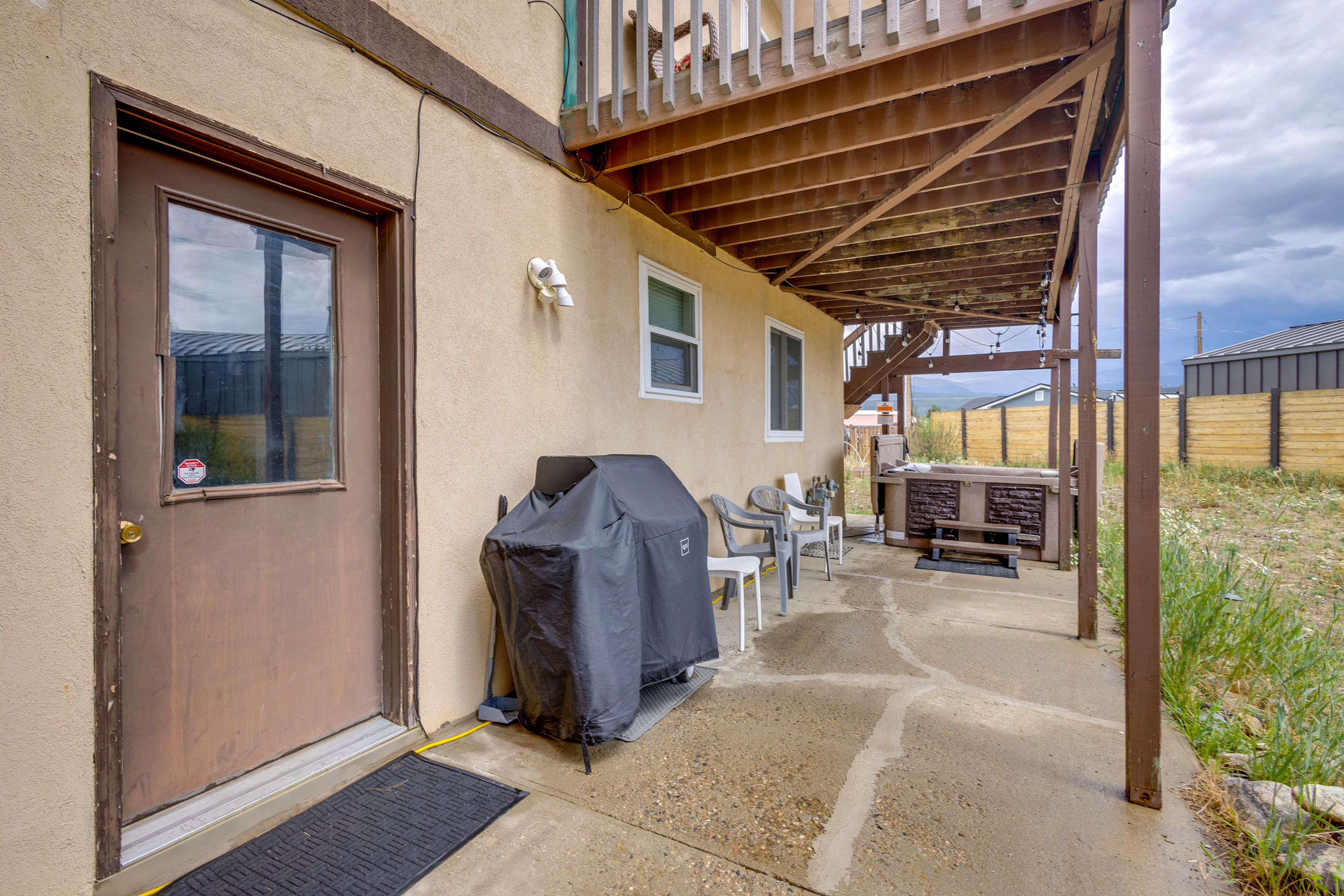 Patio w/ Hot Tub