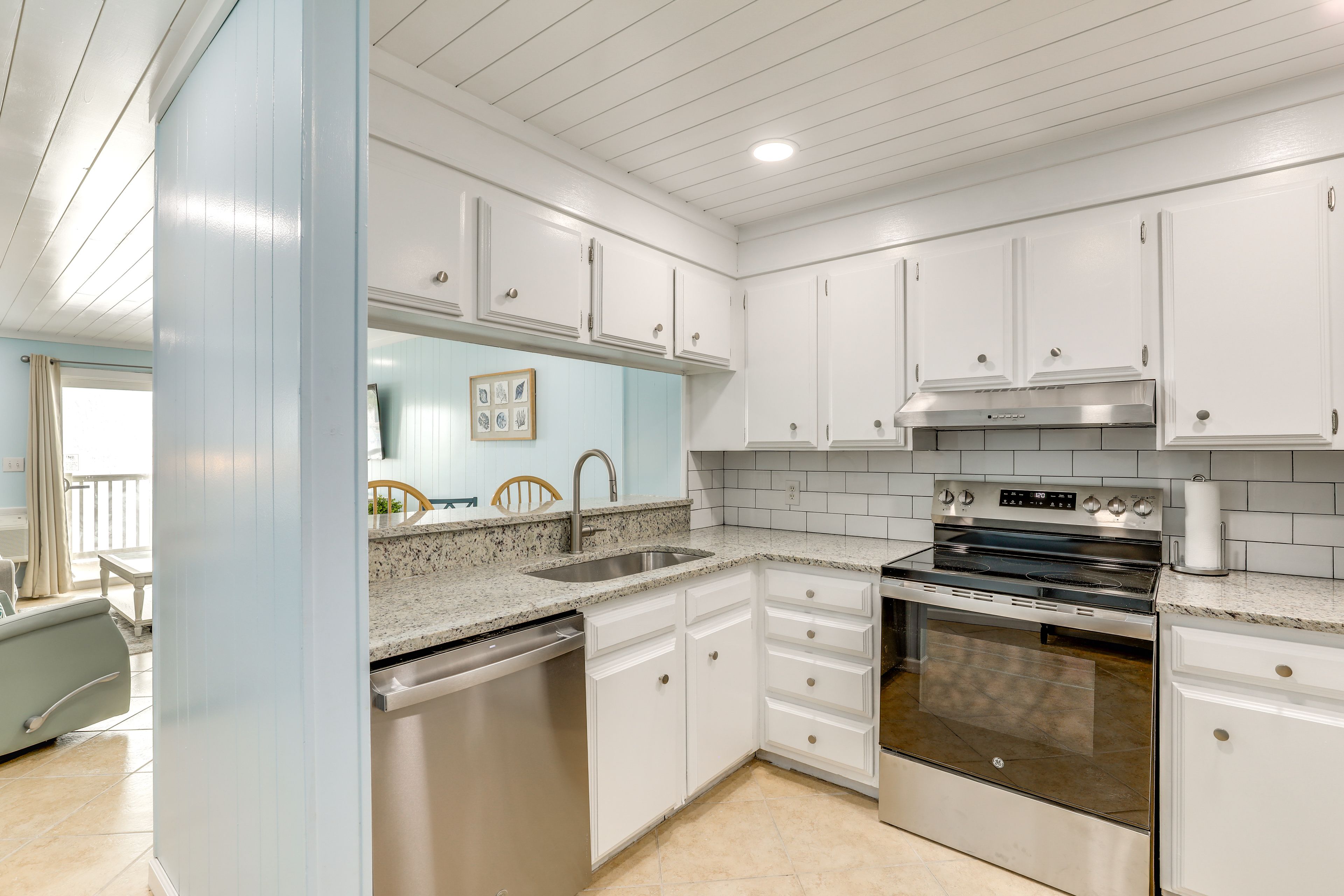 Kitchen | Drip & Keurig Coffee Maker | Dishwasher | Toaster