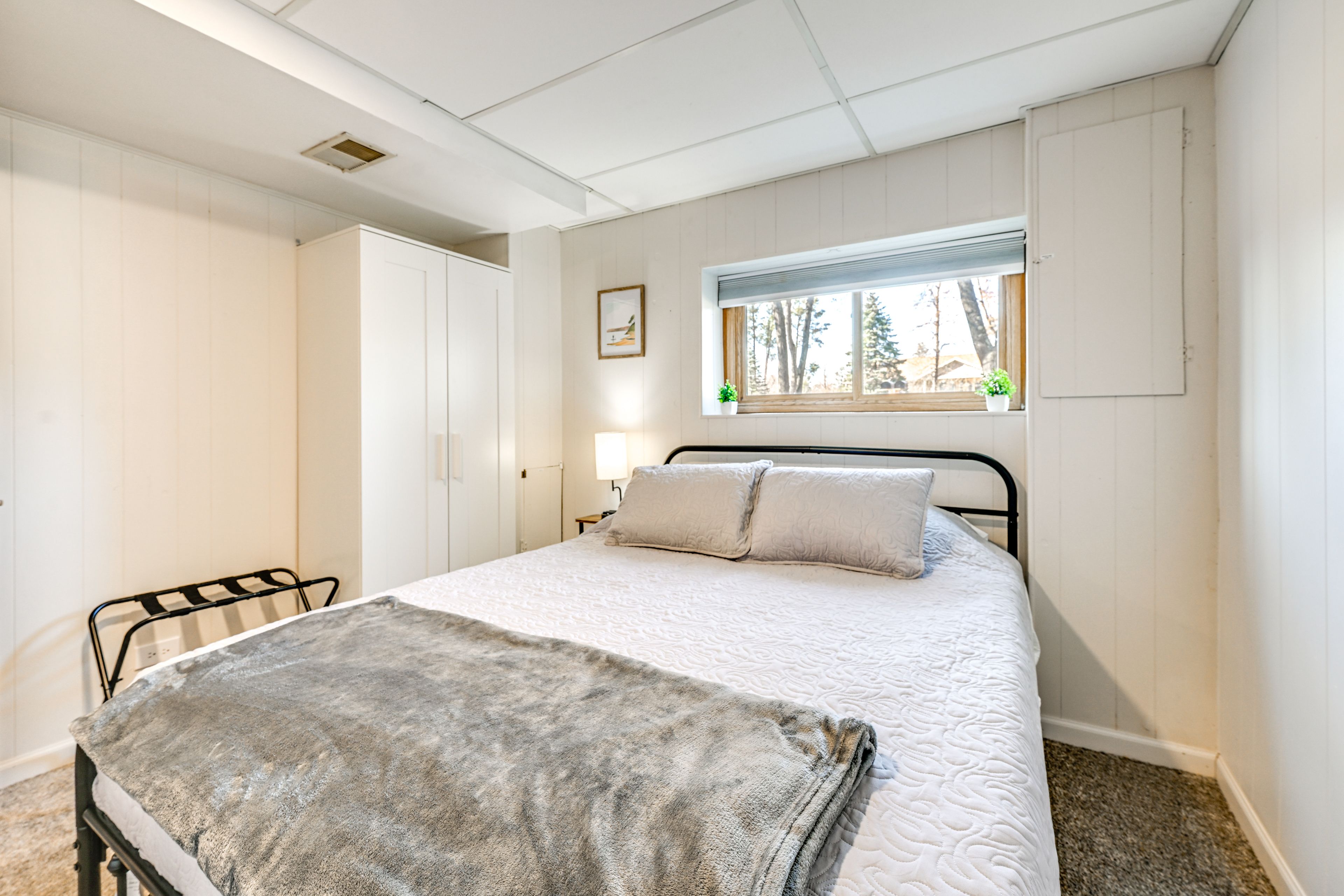 Bedroom 5 | Lower Level | Queen Bed | Linens Provided