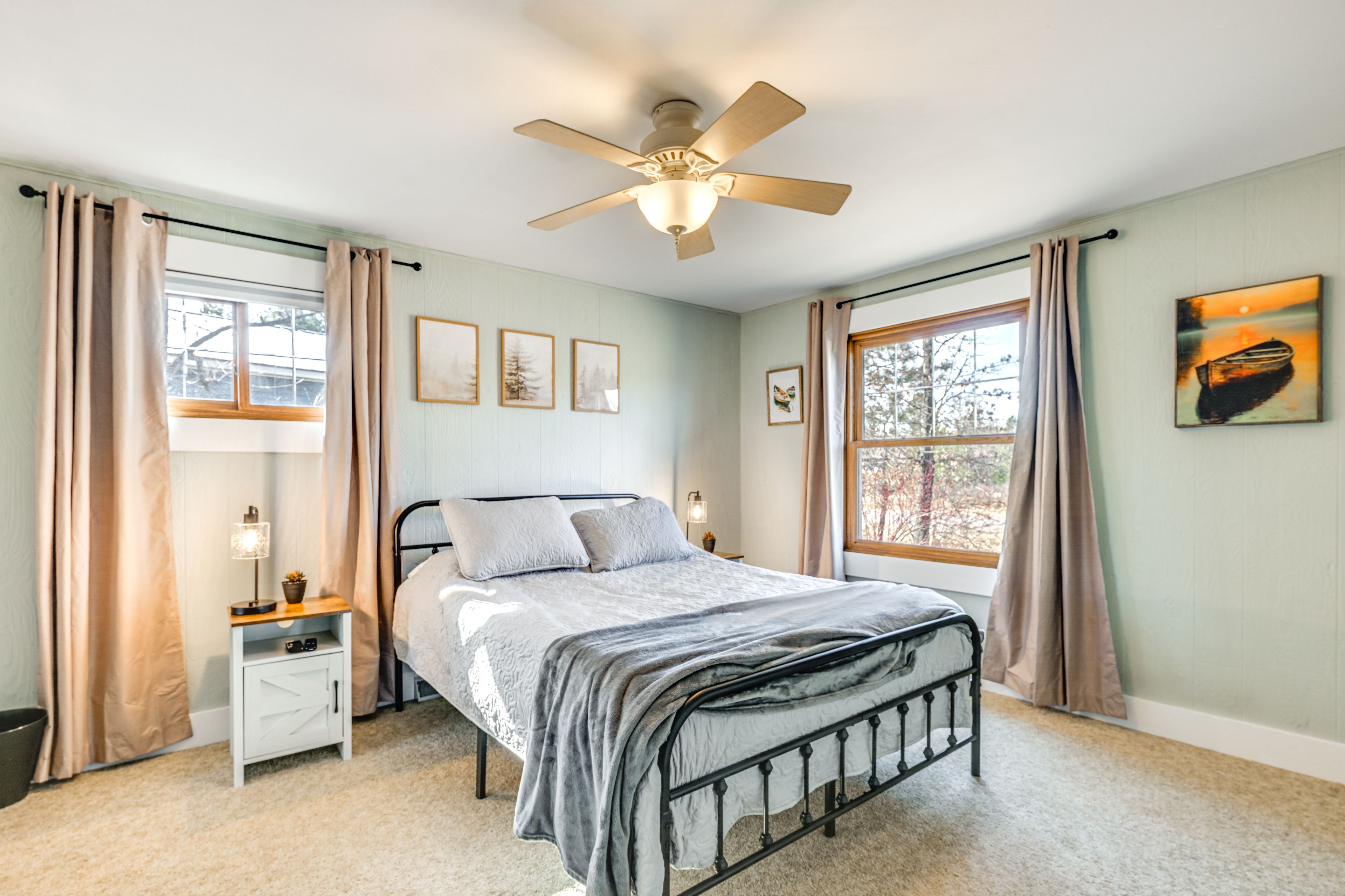 Bedroom 1 | Main Level | Queen Bed | Linens Provided