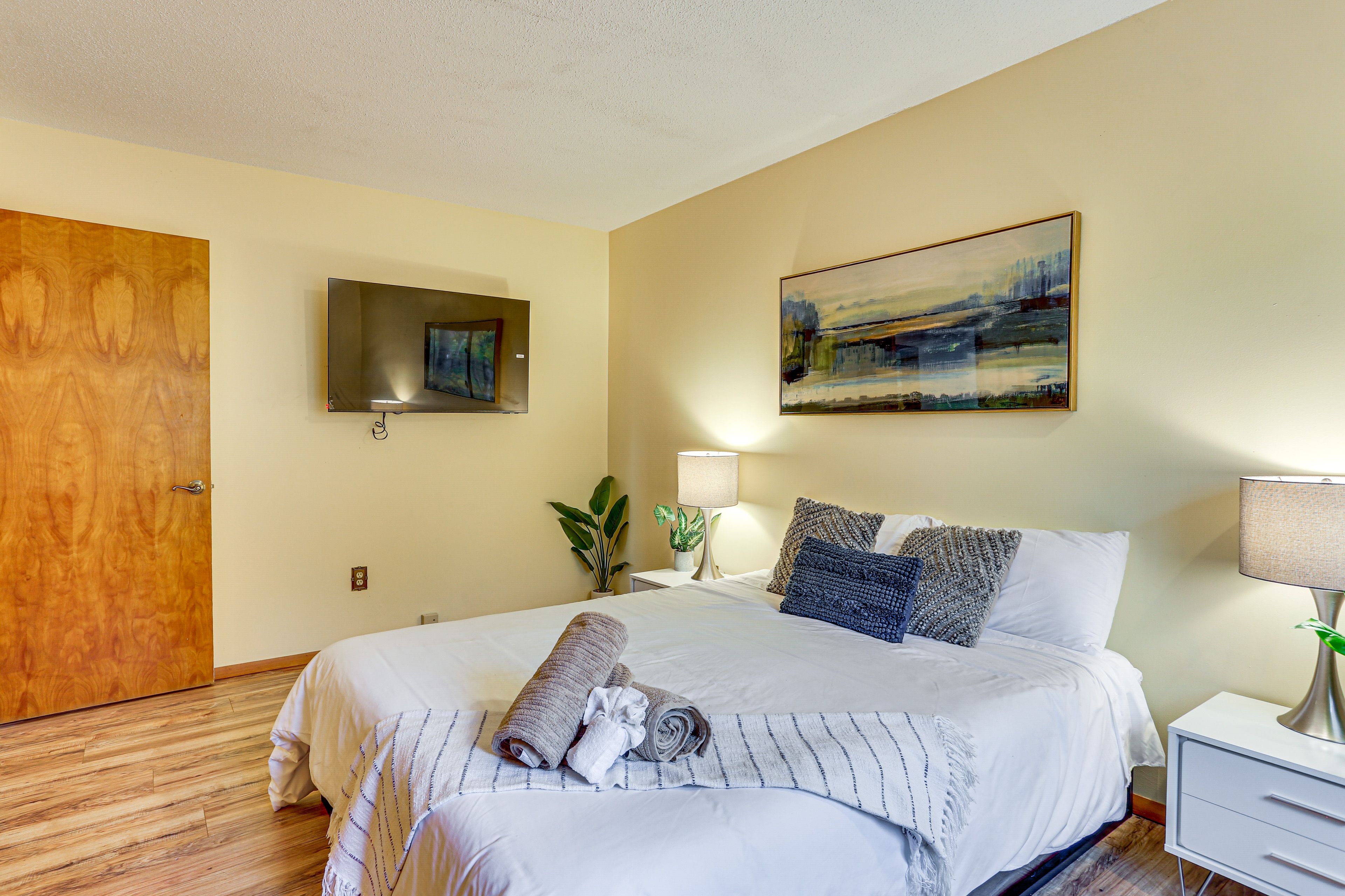 Bedroom 3 | Queen Bed | 1st Floor