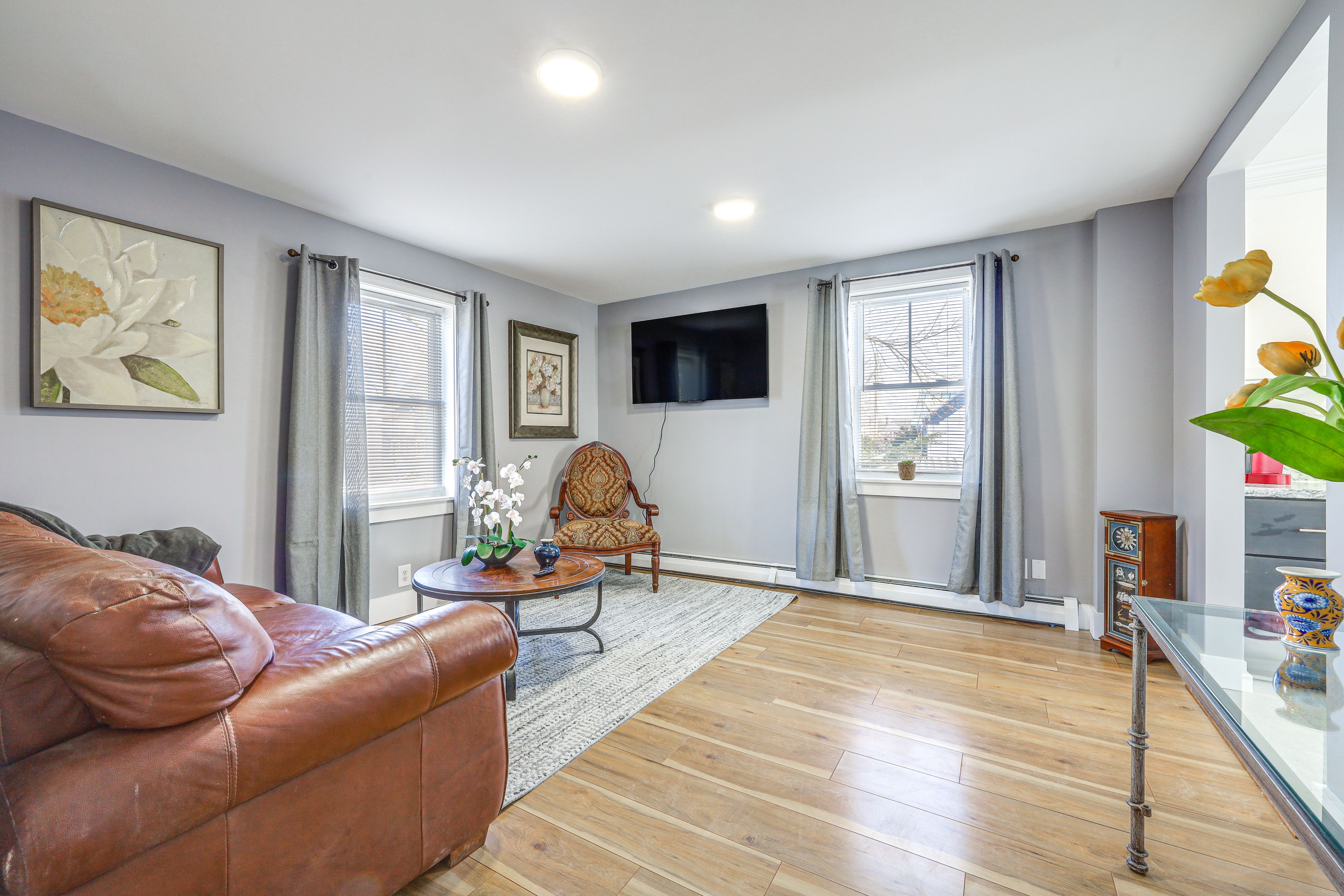 Living Room | 1st Floor | Smart TV | Free WiFi
