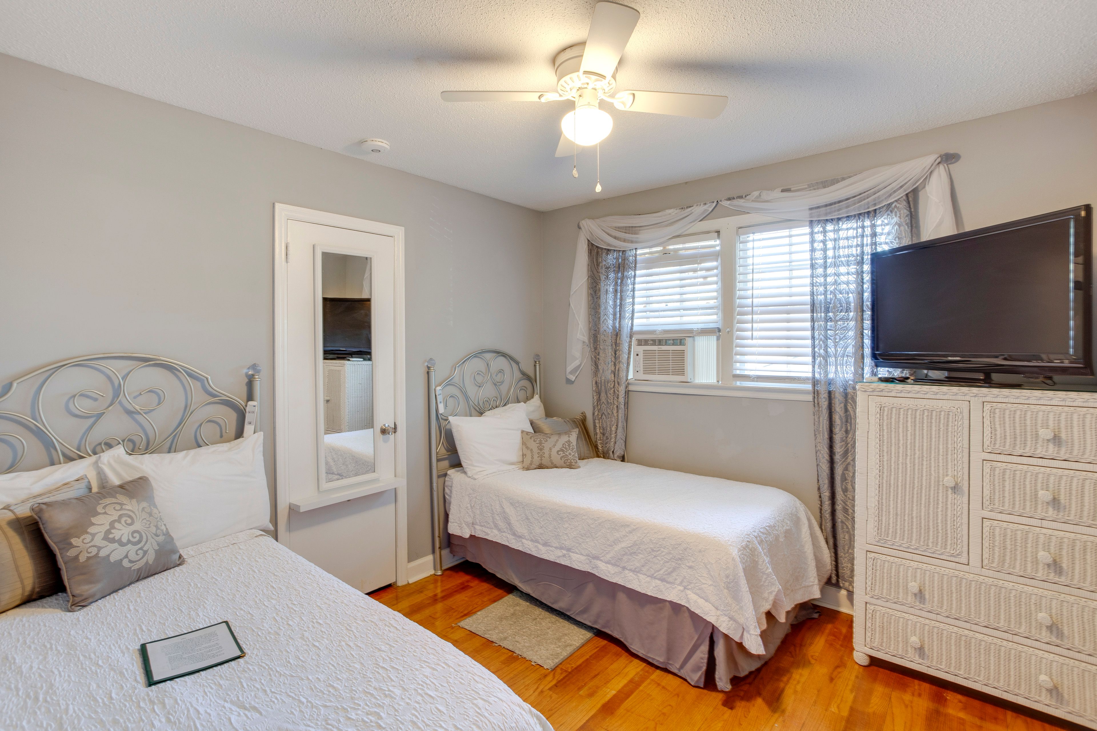 Bedroom 3 | 2 Twin Beds | 2nd Floor