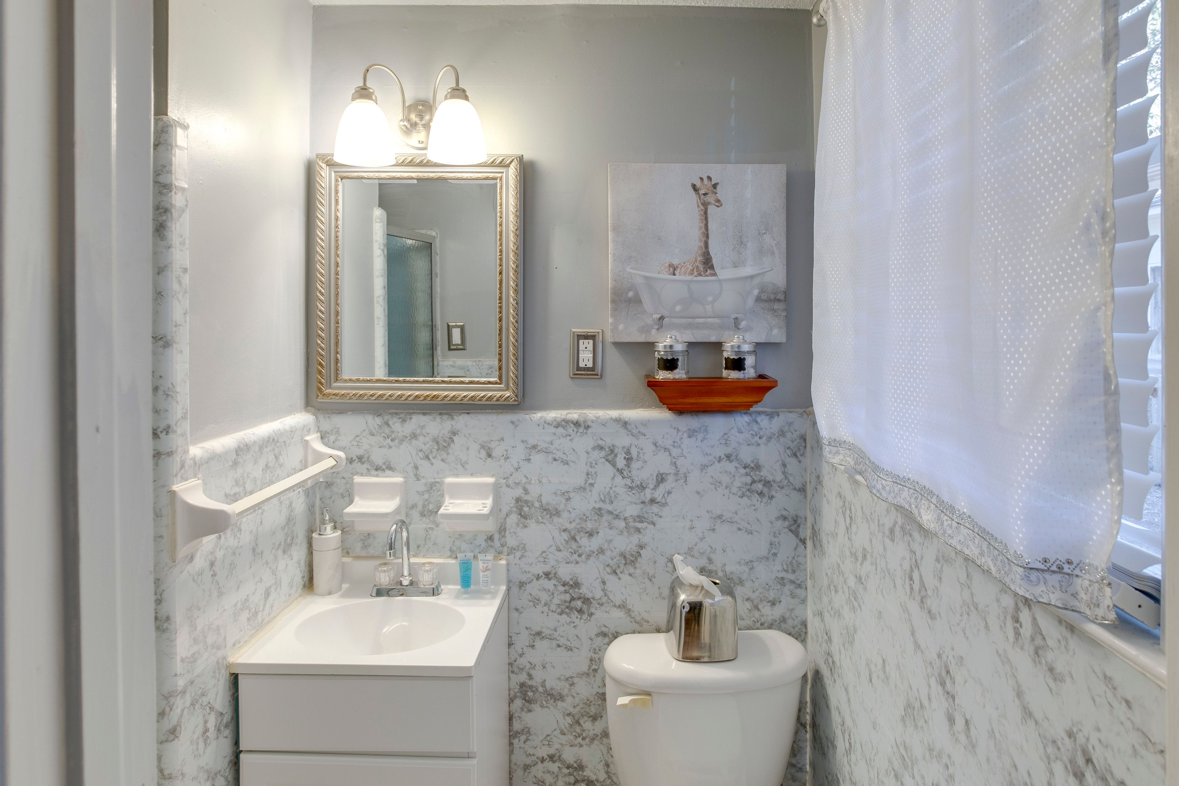 Full Bathroom | Basement | Towels Provided | Hair Dryer