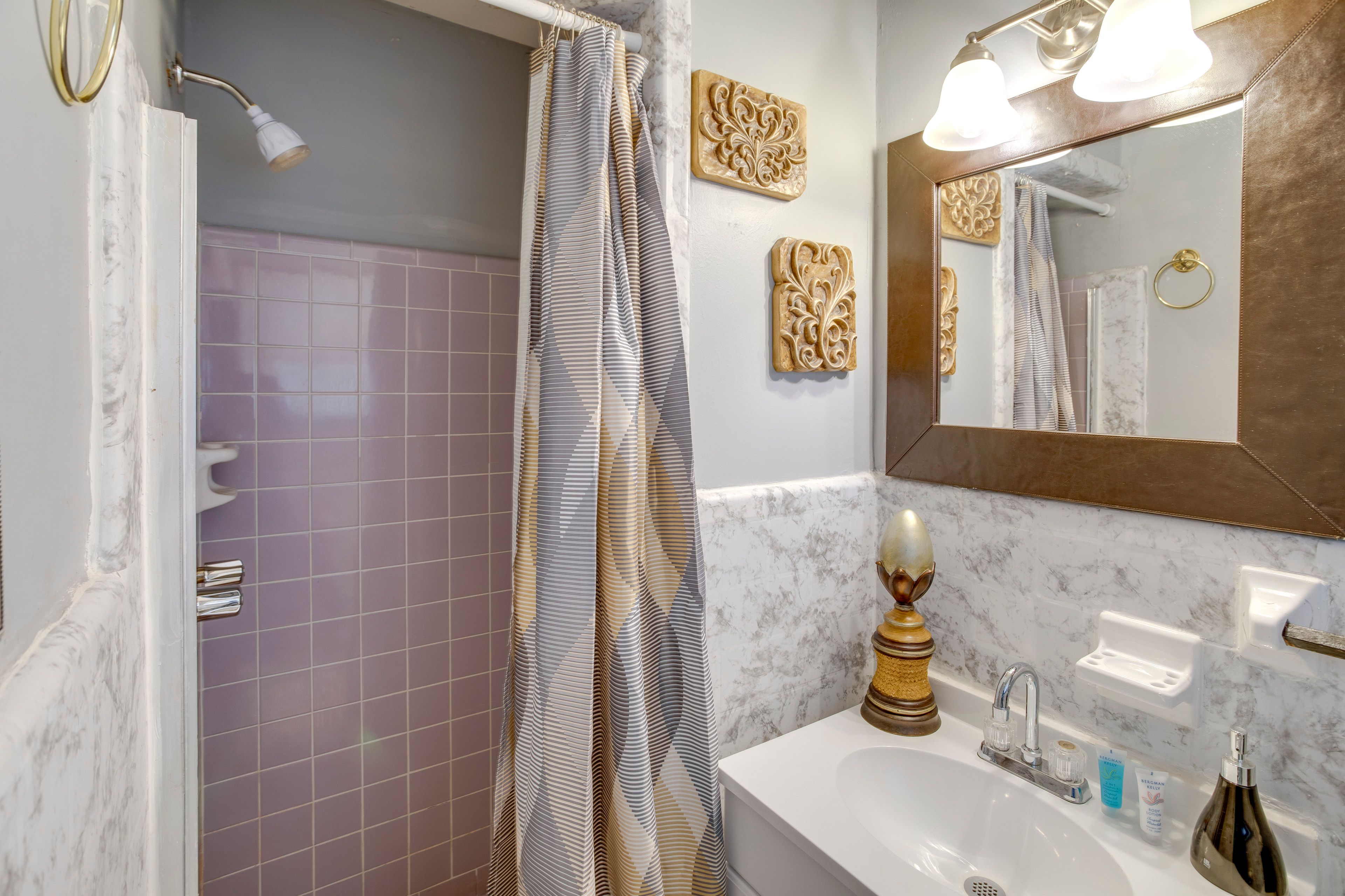 Full Bathroom | 2nd Floor