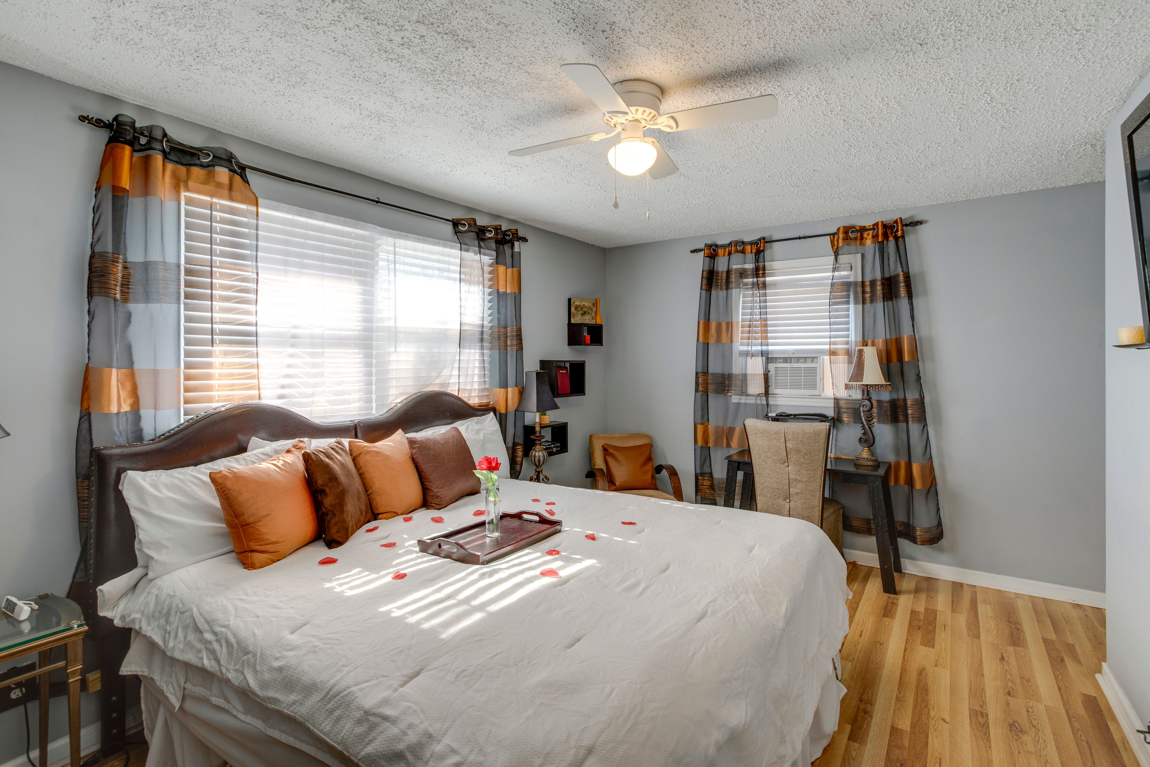 Bedroom 1 | King Bed | 2nd Floor | Linens Provided | Desk Workspace | En-Suite