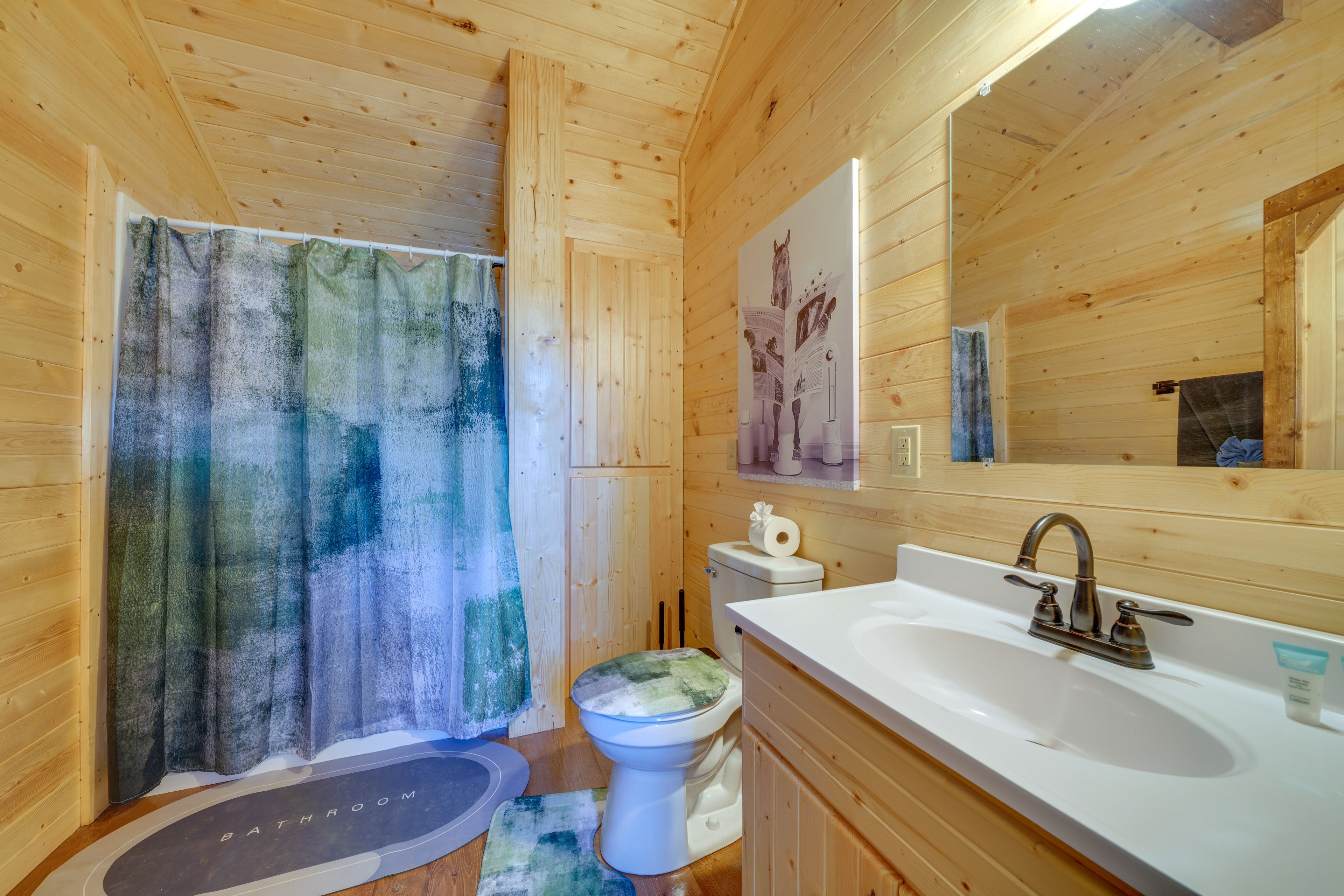 Full Bathroom | Towels Provided | Complimentary Toiletries | Hair Dryer