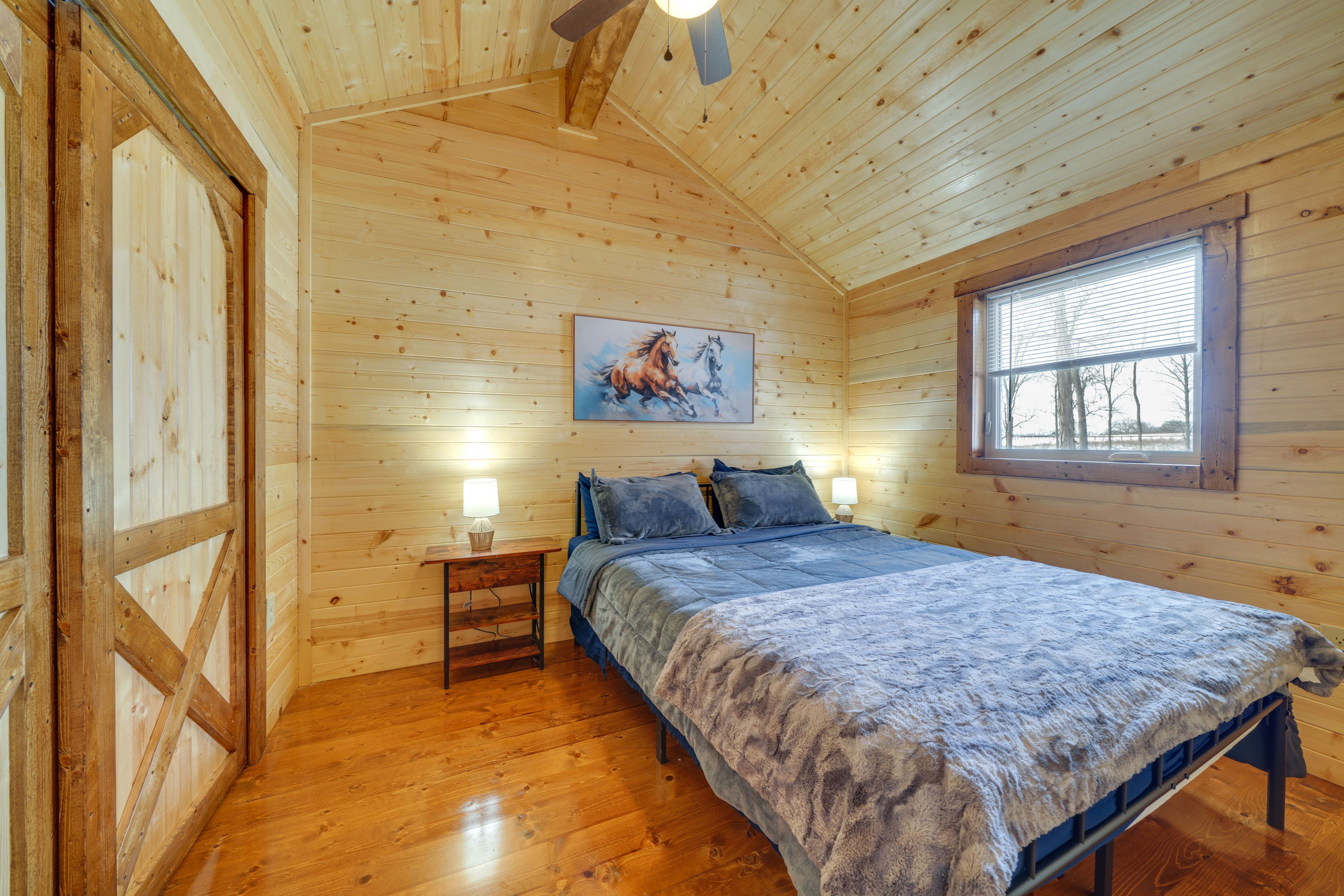 Bedroom | Queen Bed | Smart TV | Linens Provided