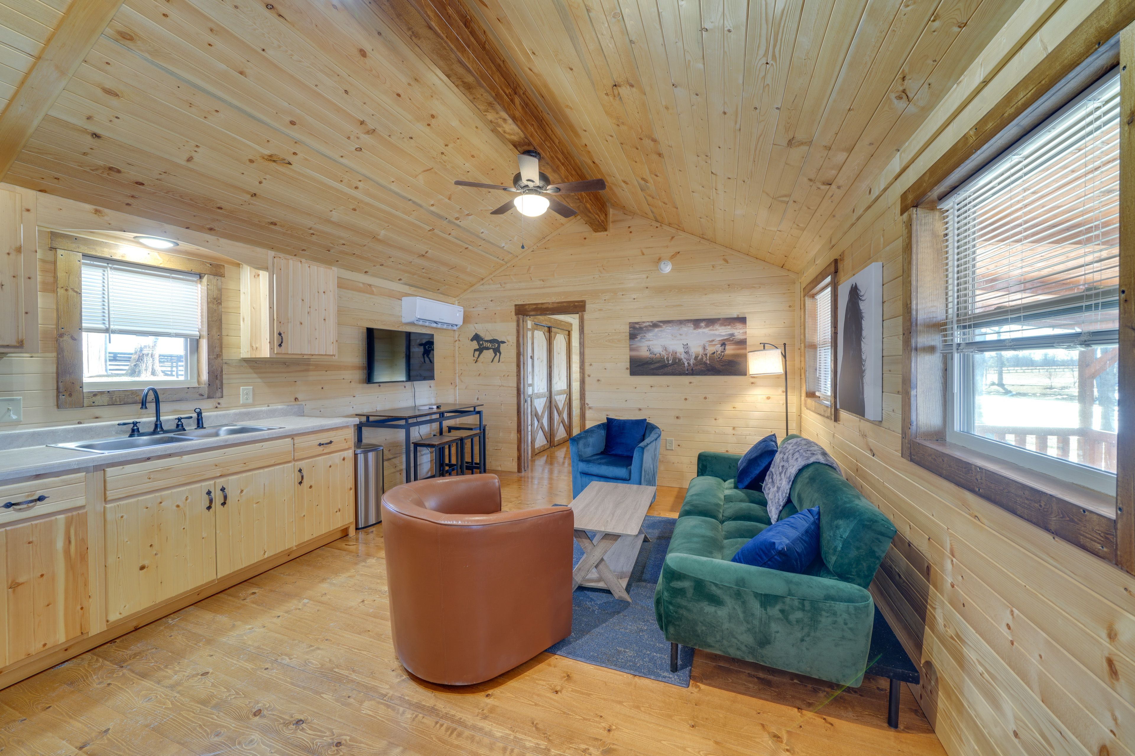 Living Room | Full Futon | Smart TV | 4-Person Dining Table