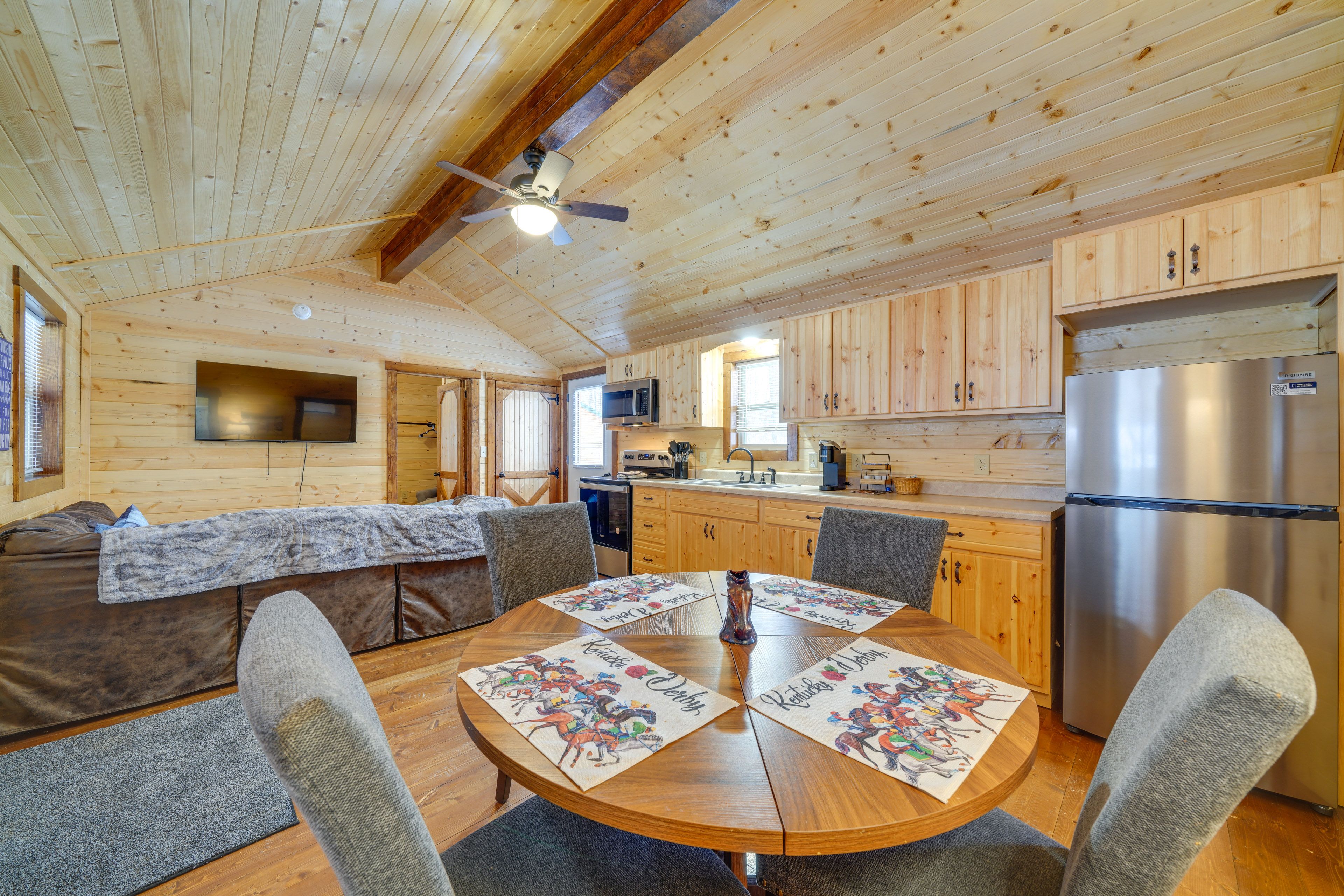 Dining Table | Dishware & Flatware