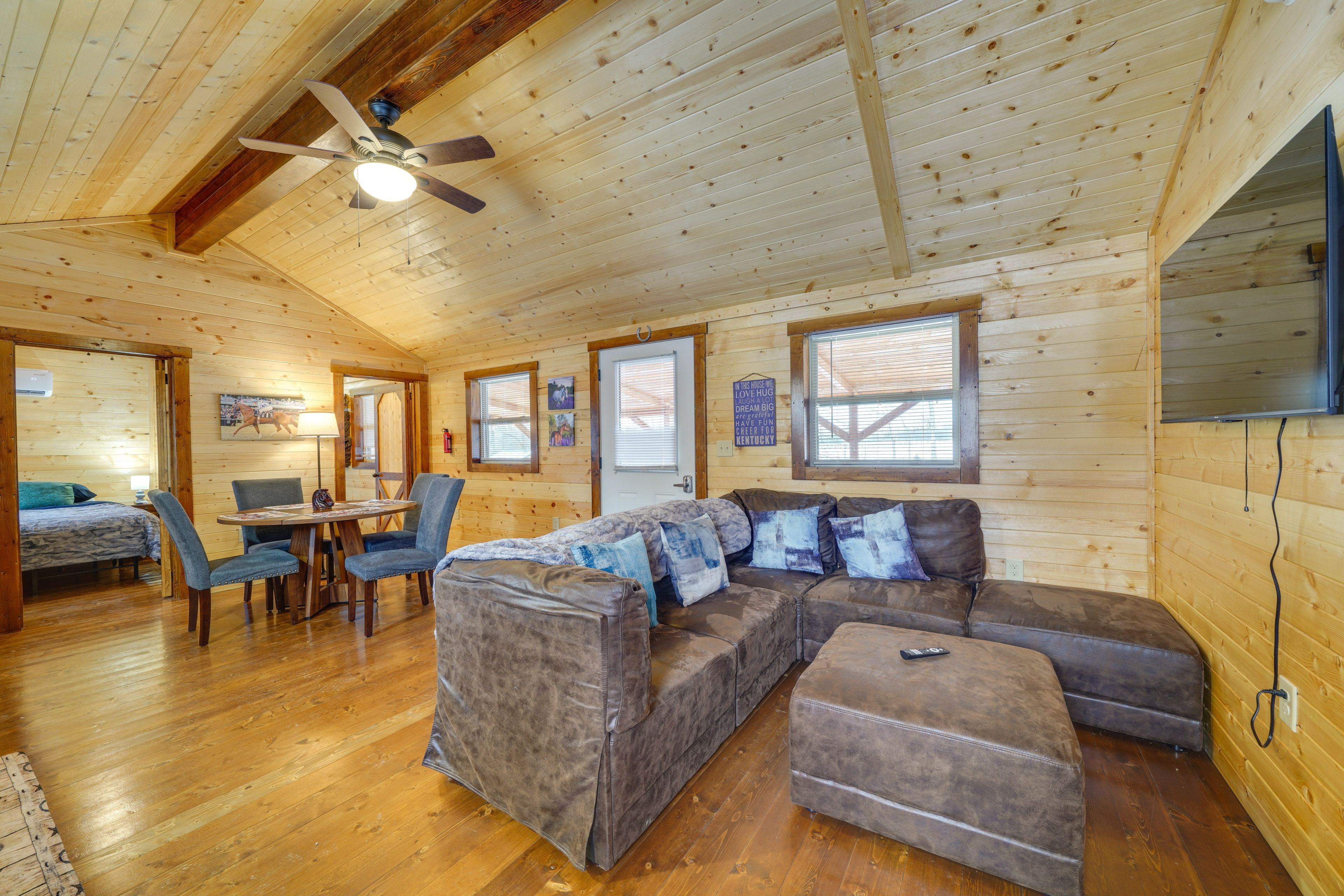 Living Room | Free WiFi | Electric A/C & Heat