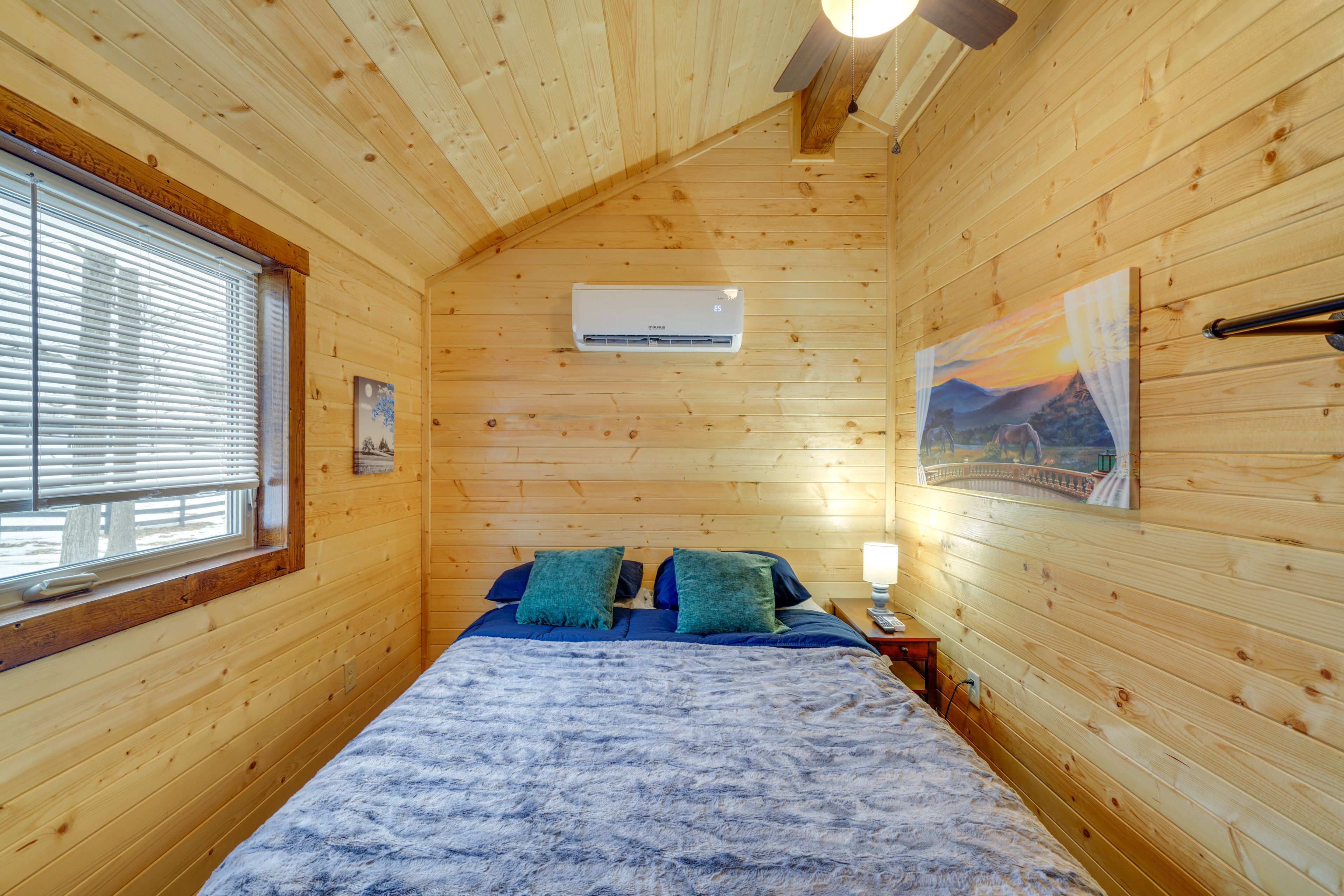 Bedroom 2 | Queen Bed