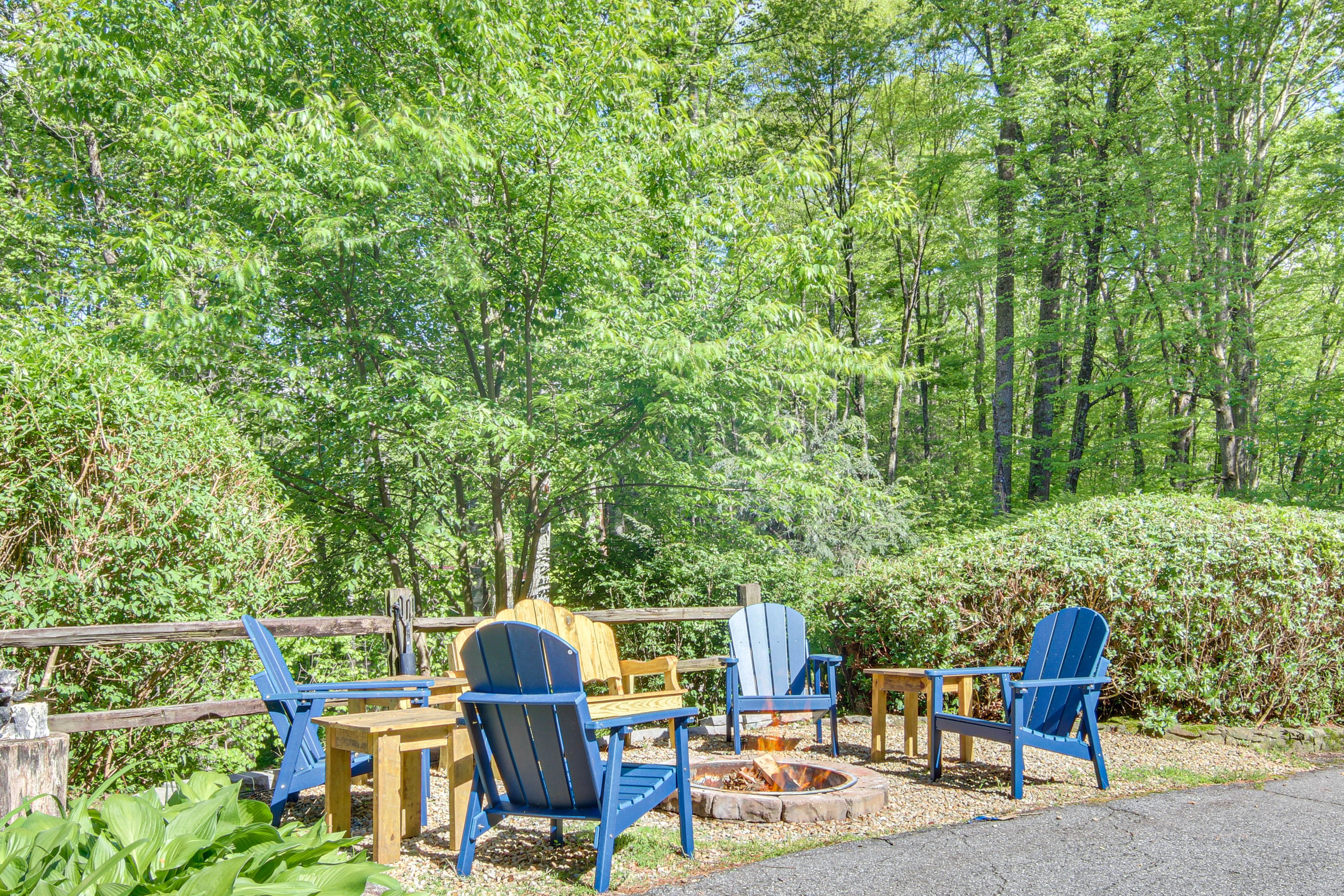 Side Yard | Fire Pit