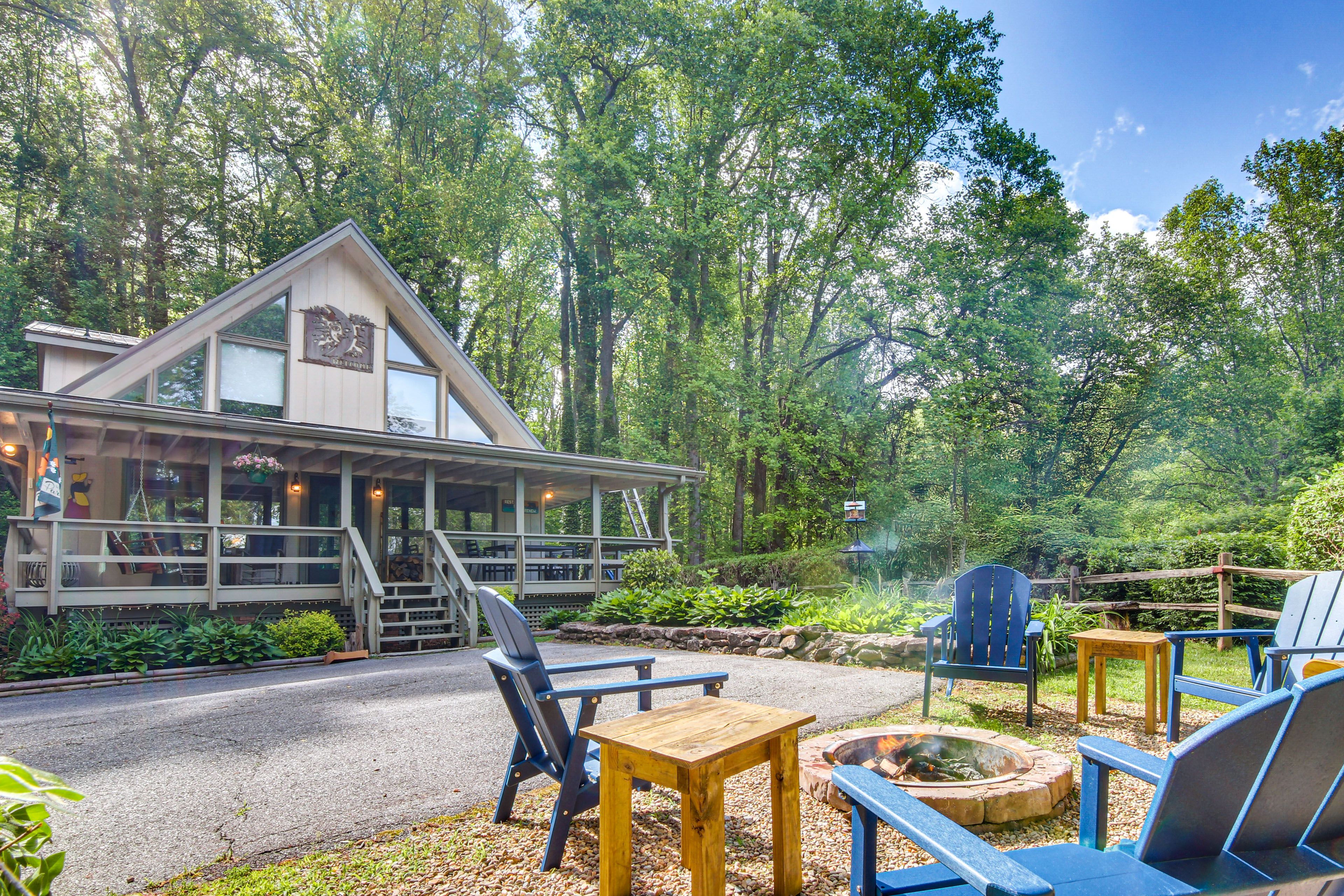 Maggie Valley Vacation Rental | 3BR | 2.5BA | 1,562 Sq Ft | Stairs Required