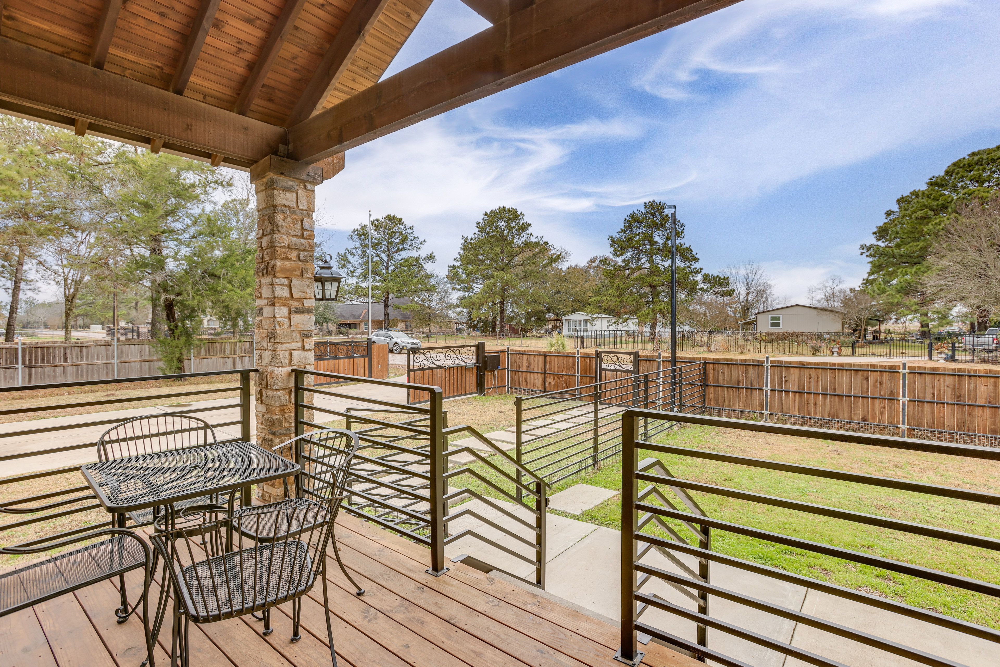 Front Porch | Dining Area