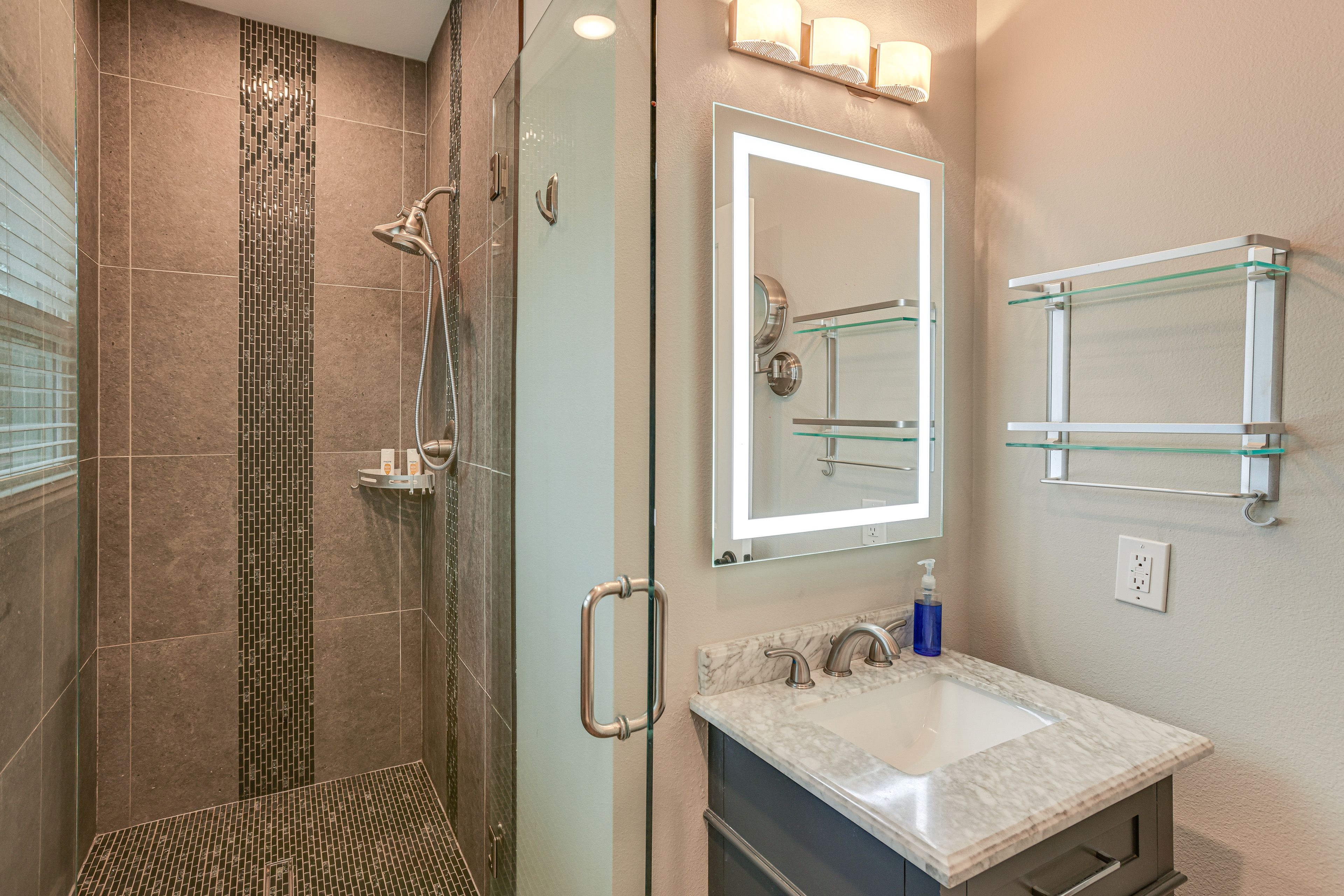 En-Suite Bathroom | 1st Floor | Towels Provided