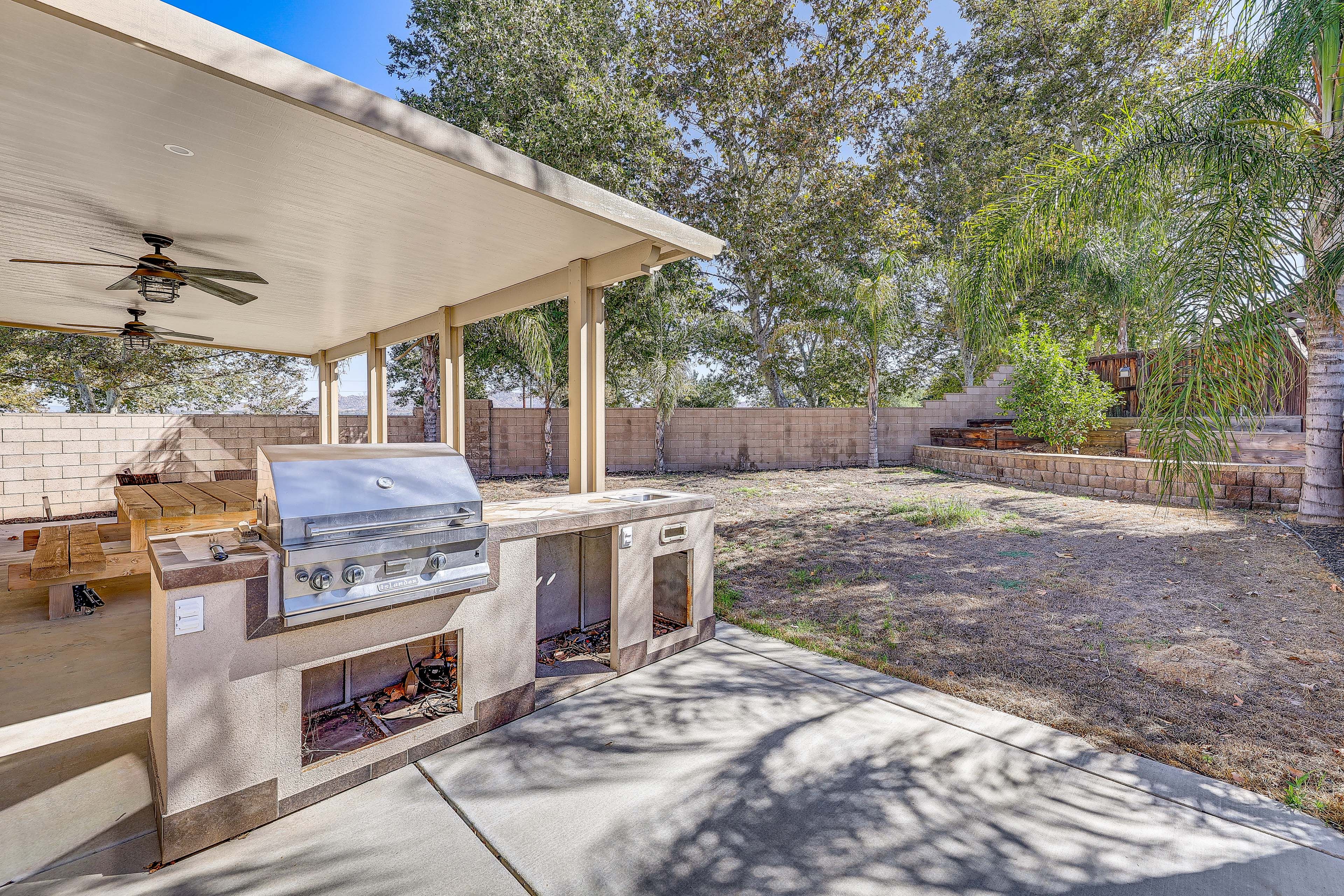Patio | Picnic Table | Gas Fire Pit | Gas Grilling Station