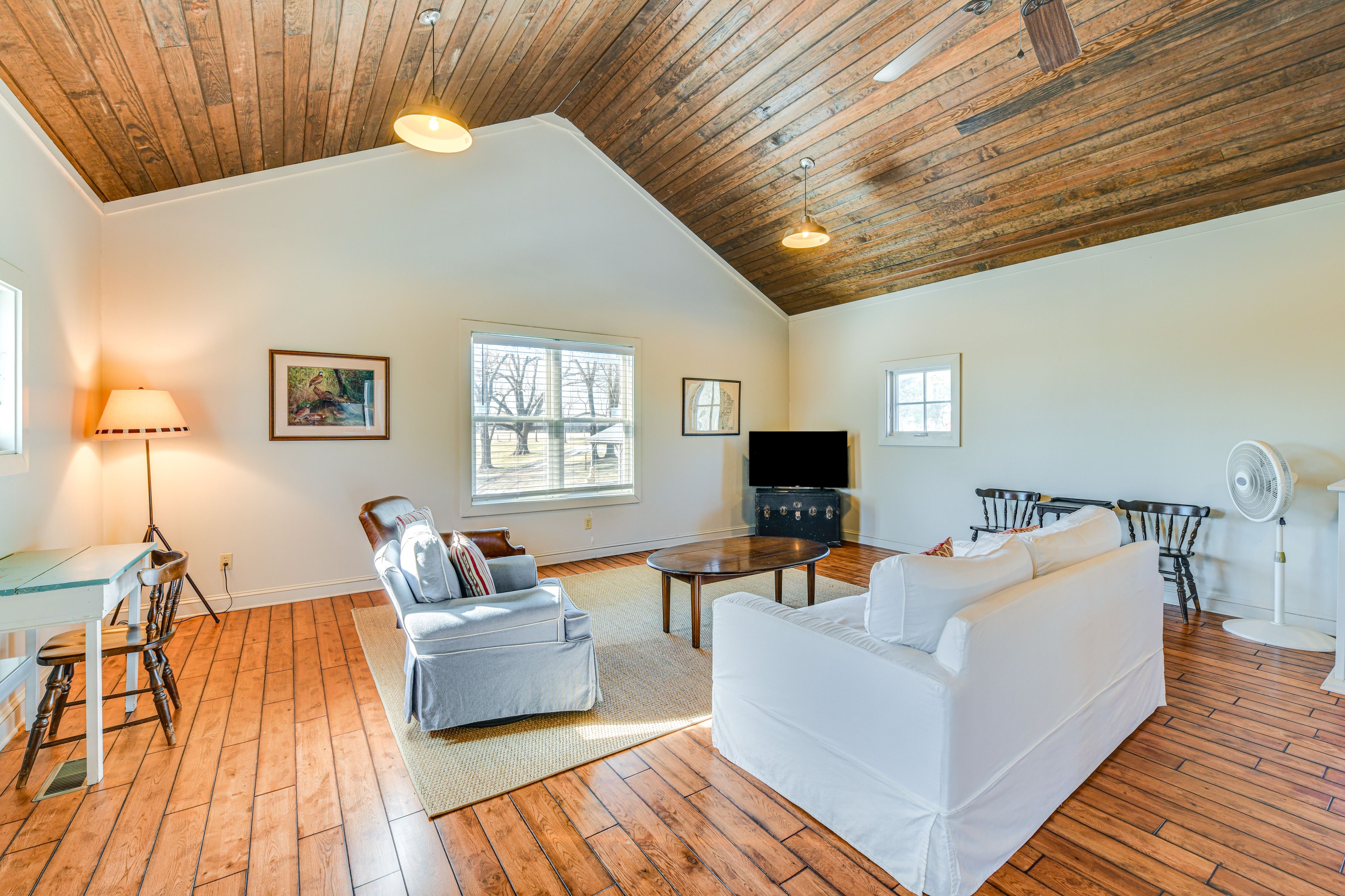 Living Room | Smart TV | 2nd Floor