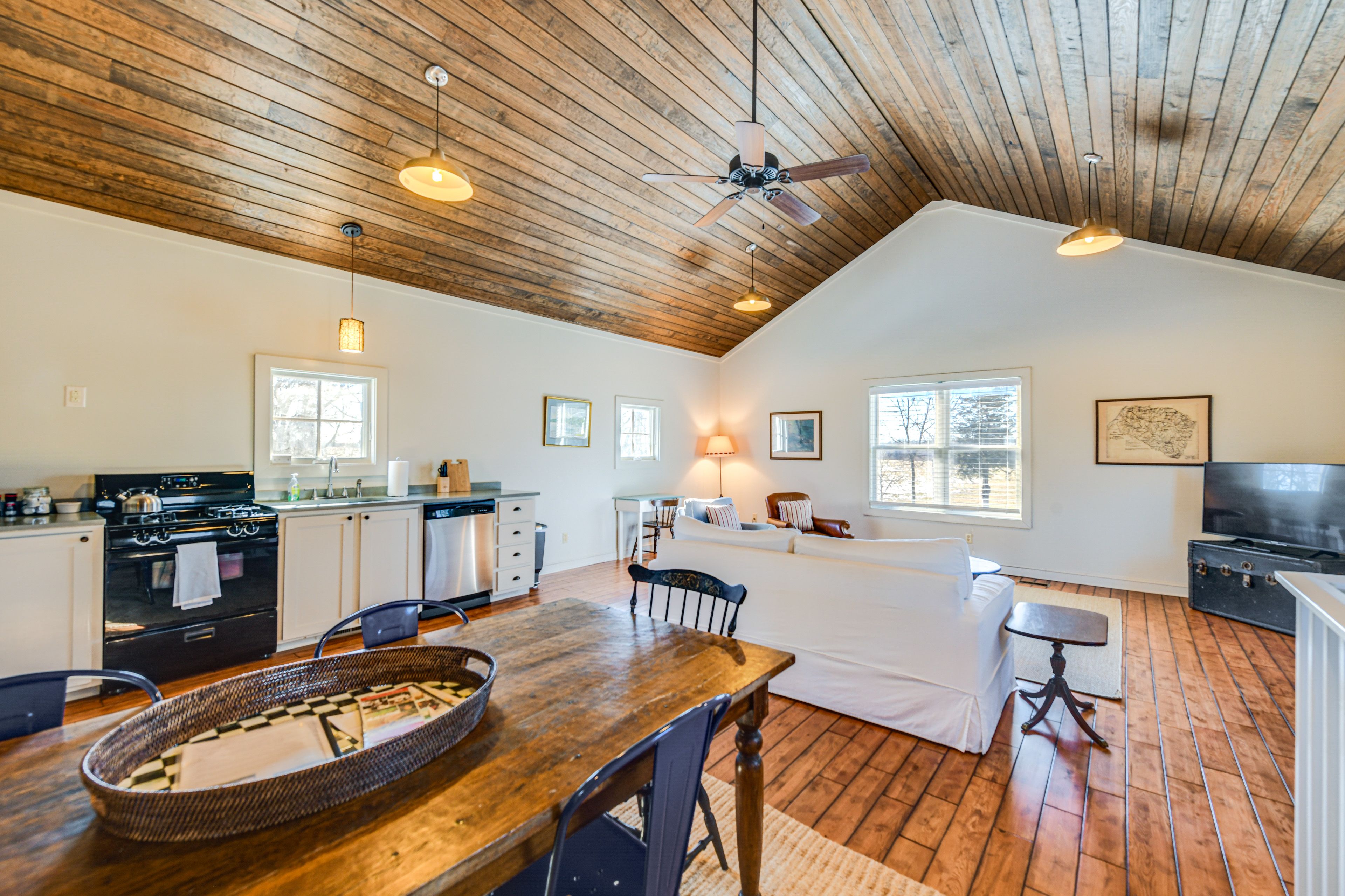 Main Living Area | Dining Table | Full Kitchen
