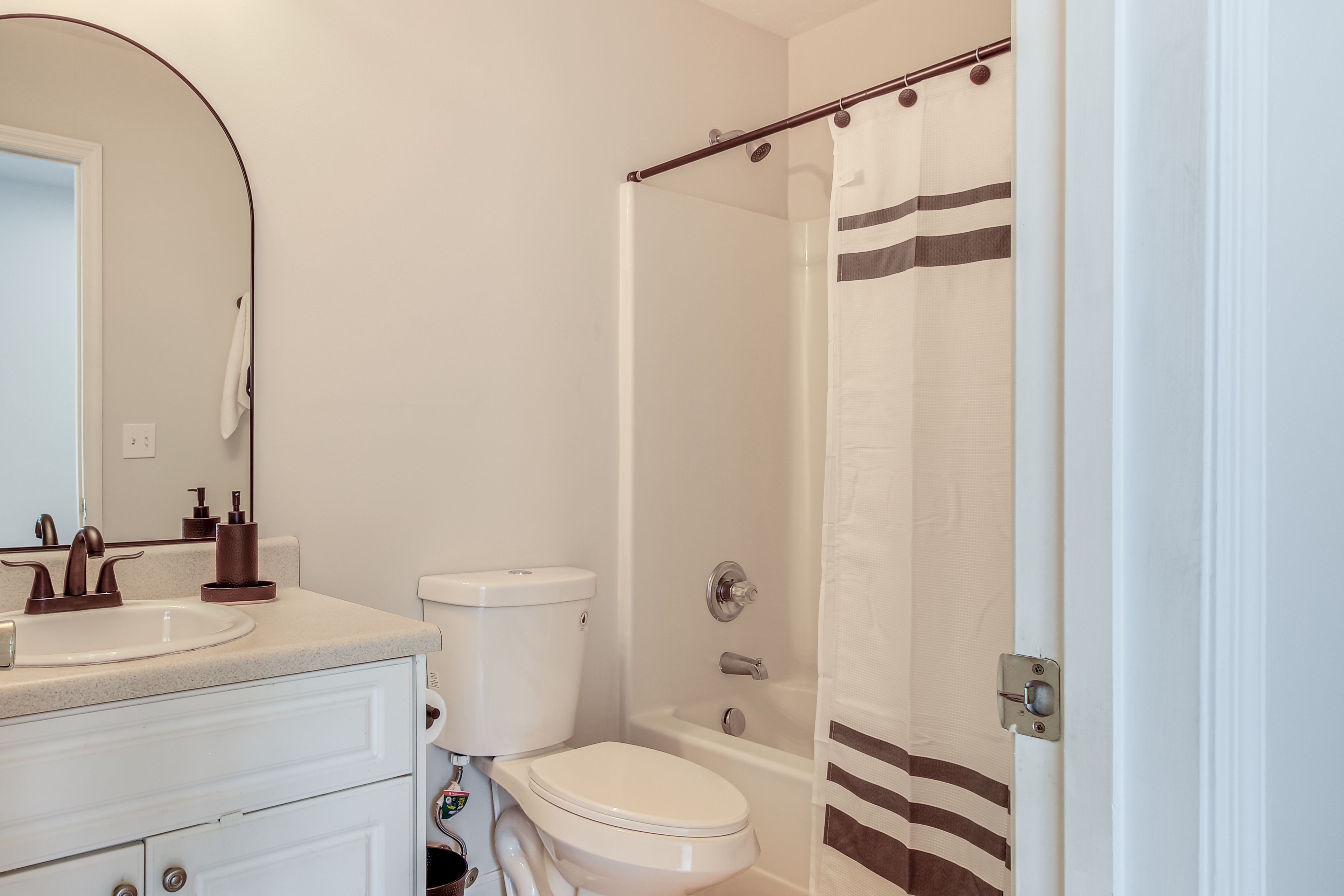 Full Bathroom | 2nd Floor