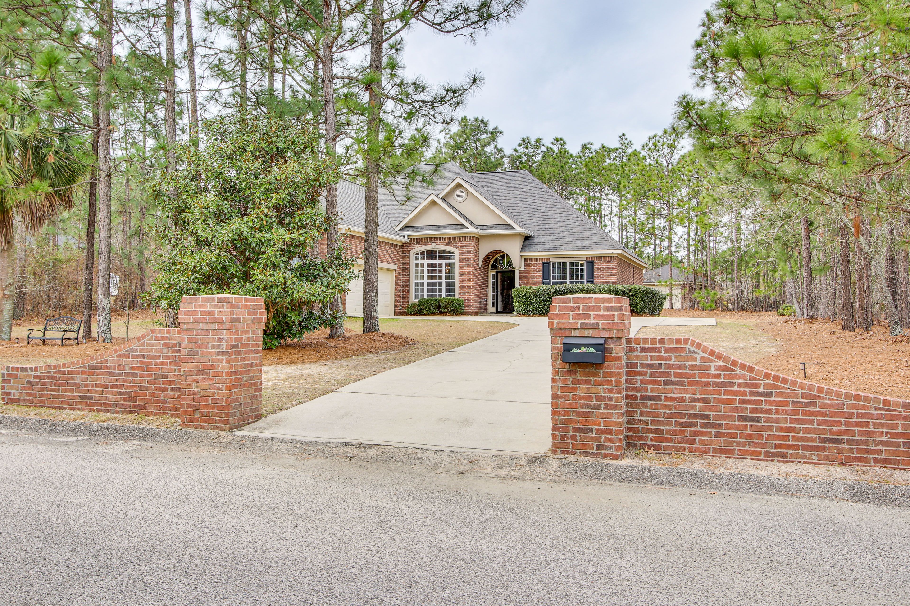 Property Exterior | Driveway (4 Vehicles)