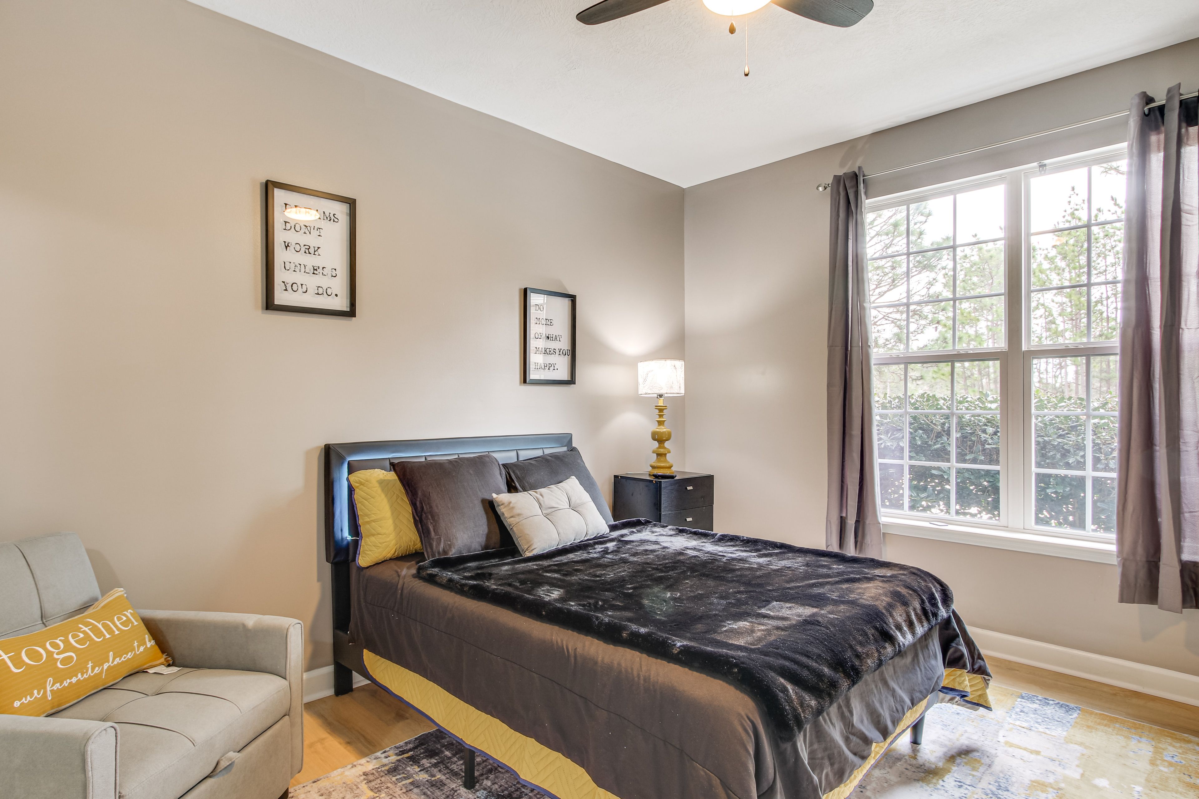 Bedroom 2 | Full Bed | 1st Floor | Smart TV