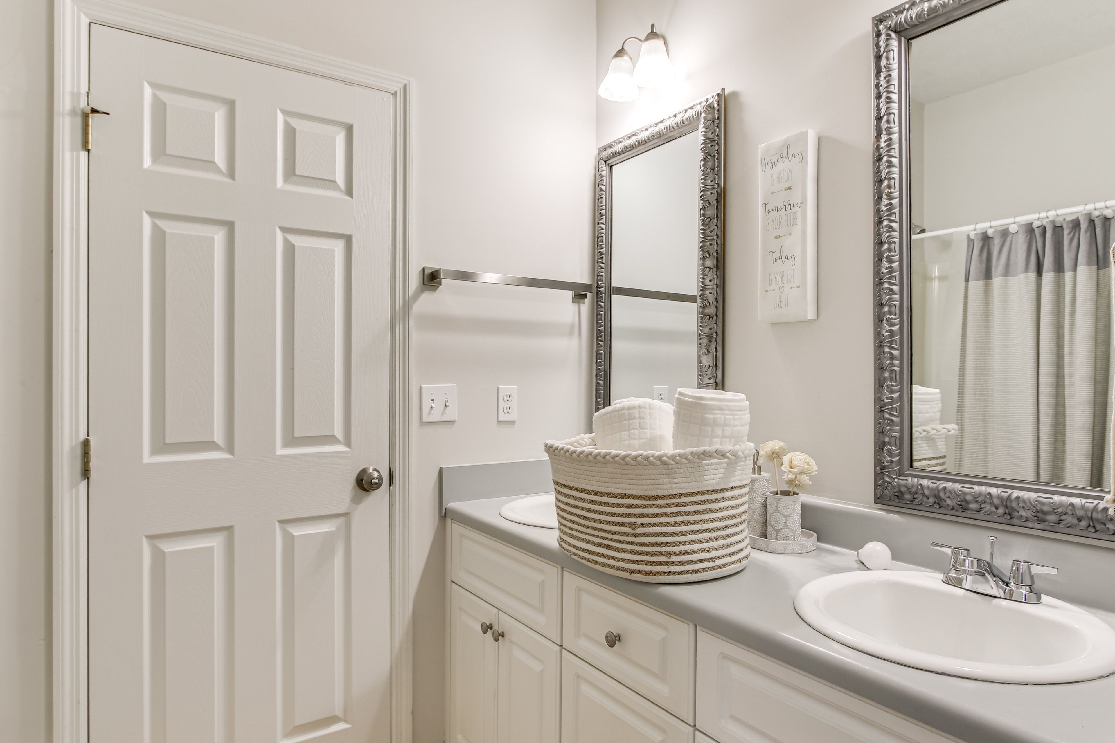Full Bathroom | 1st Floor