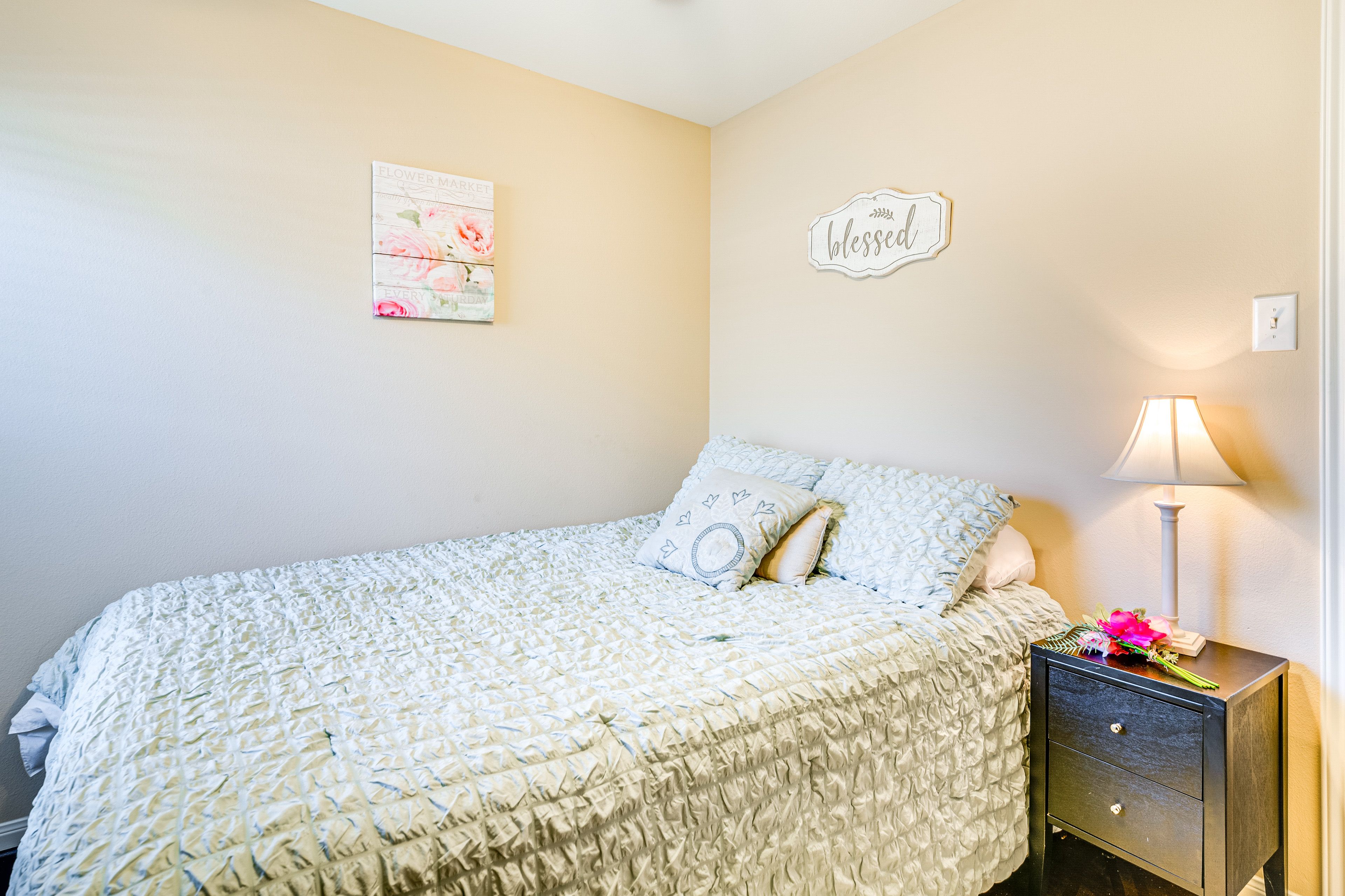 Bedroom 2 | Queen Bed