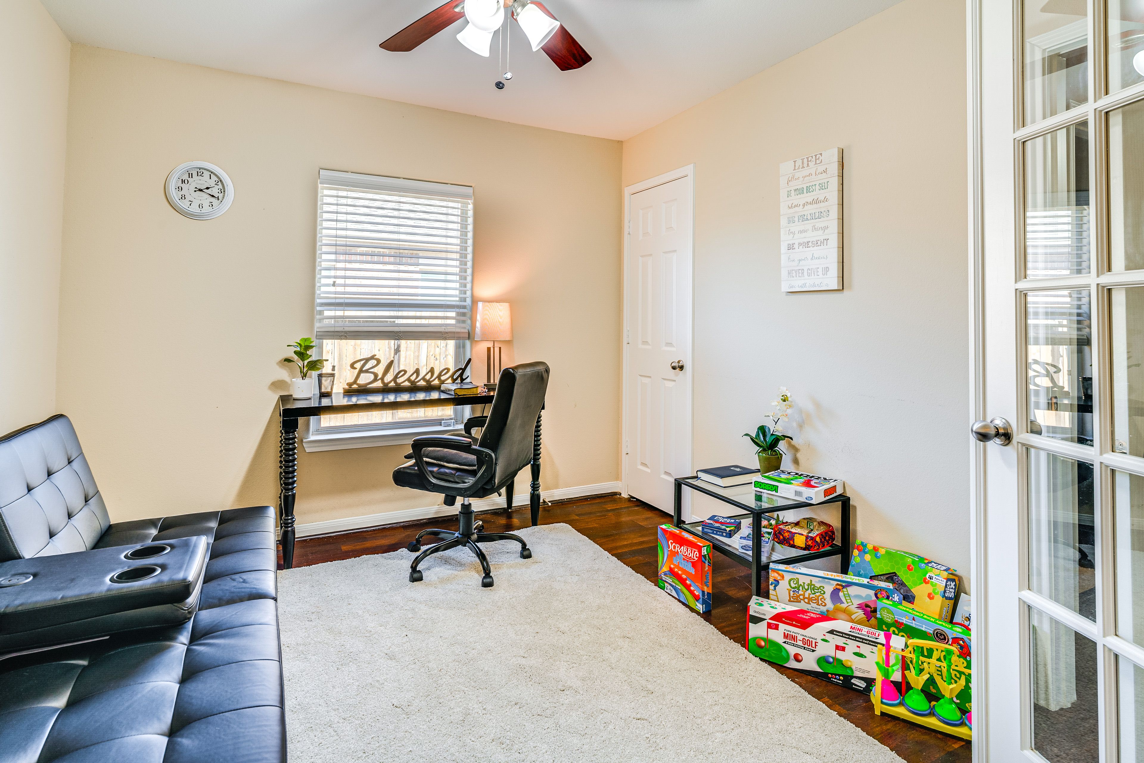 Office | Full Futon | Free WiFi | Board Games