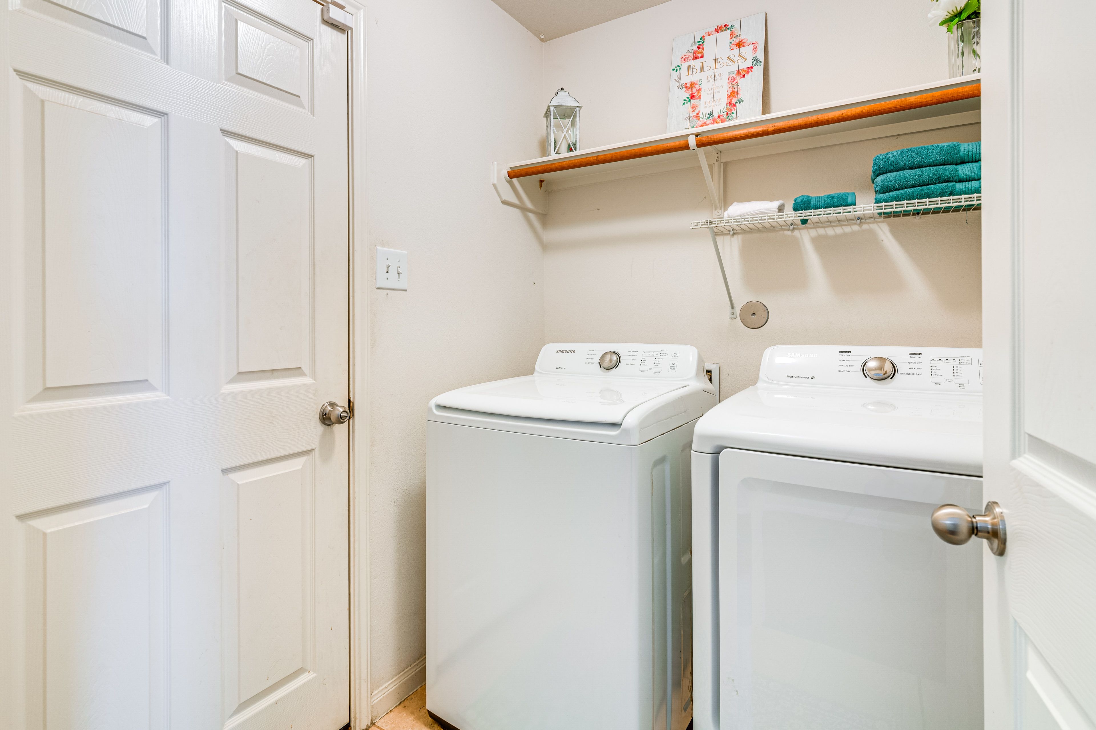 Laundry Room | Washer & Dryer