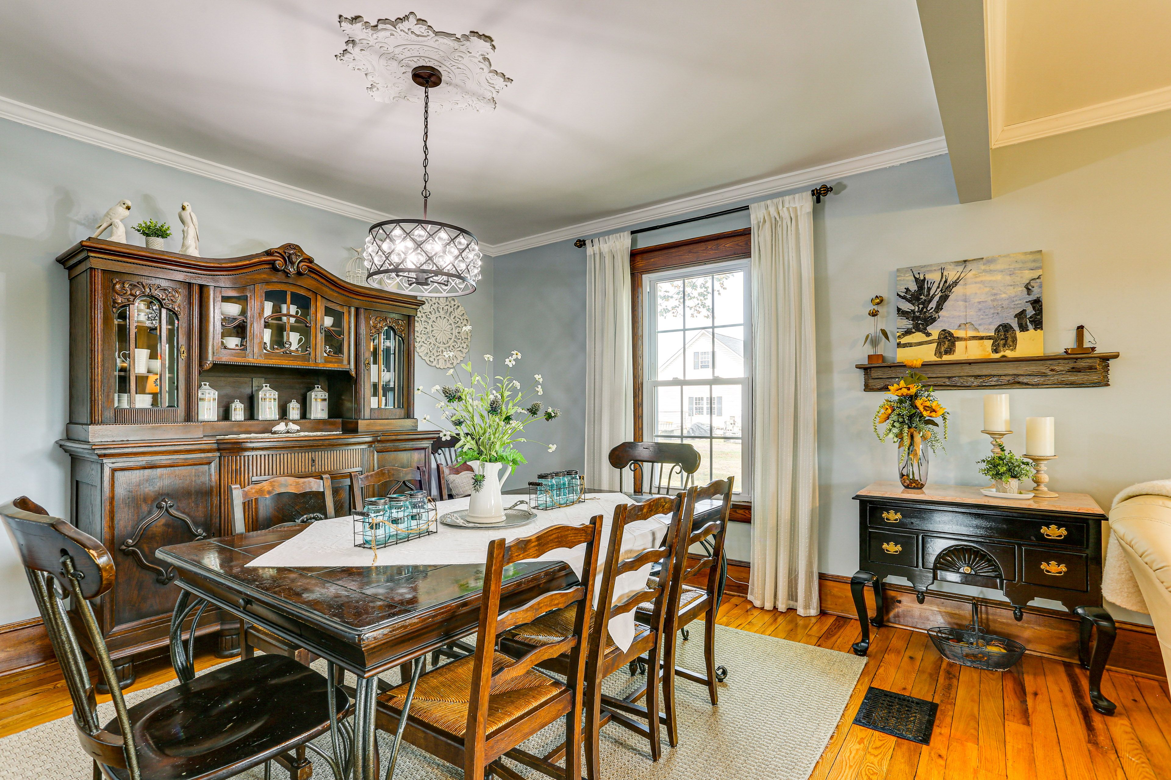 Dining Area | Dishware/Flatware | 1st Floor
