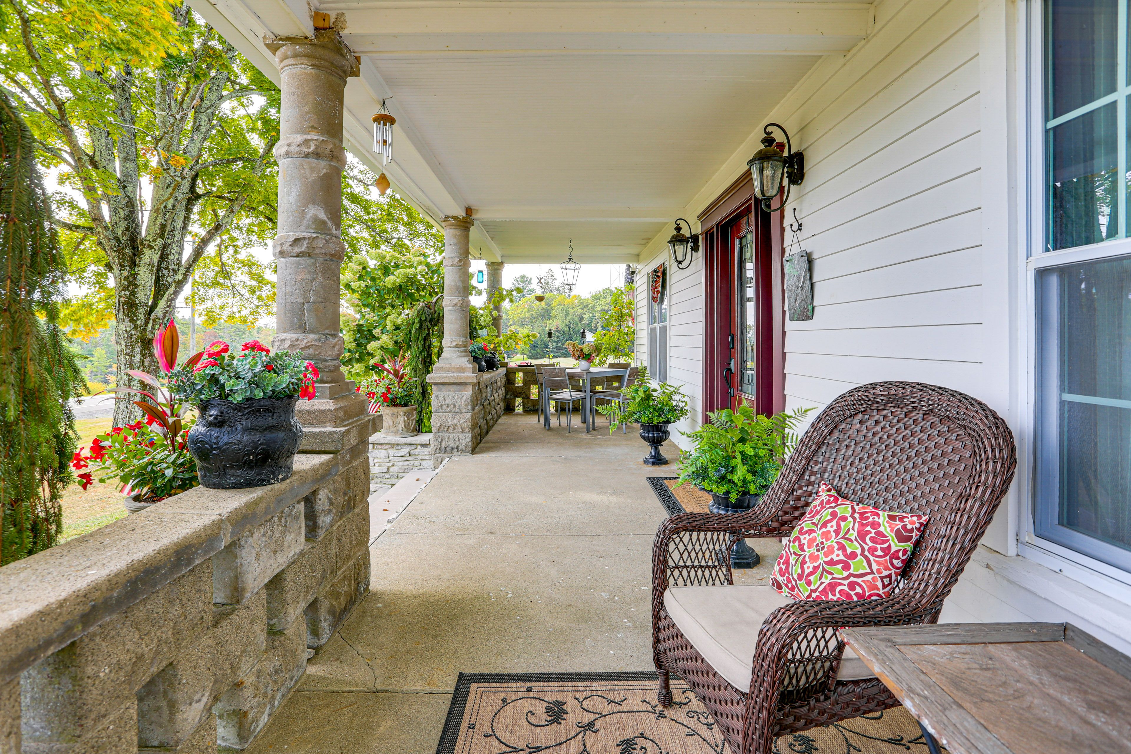 Furnished Porch | Keyless Entry