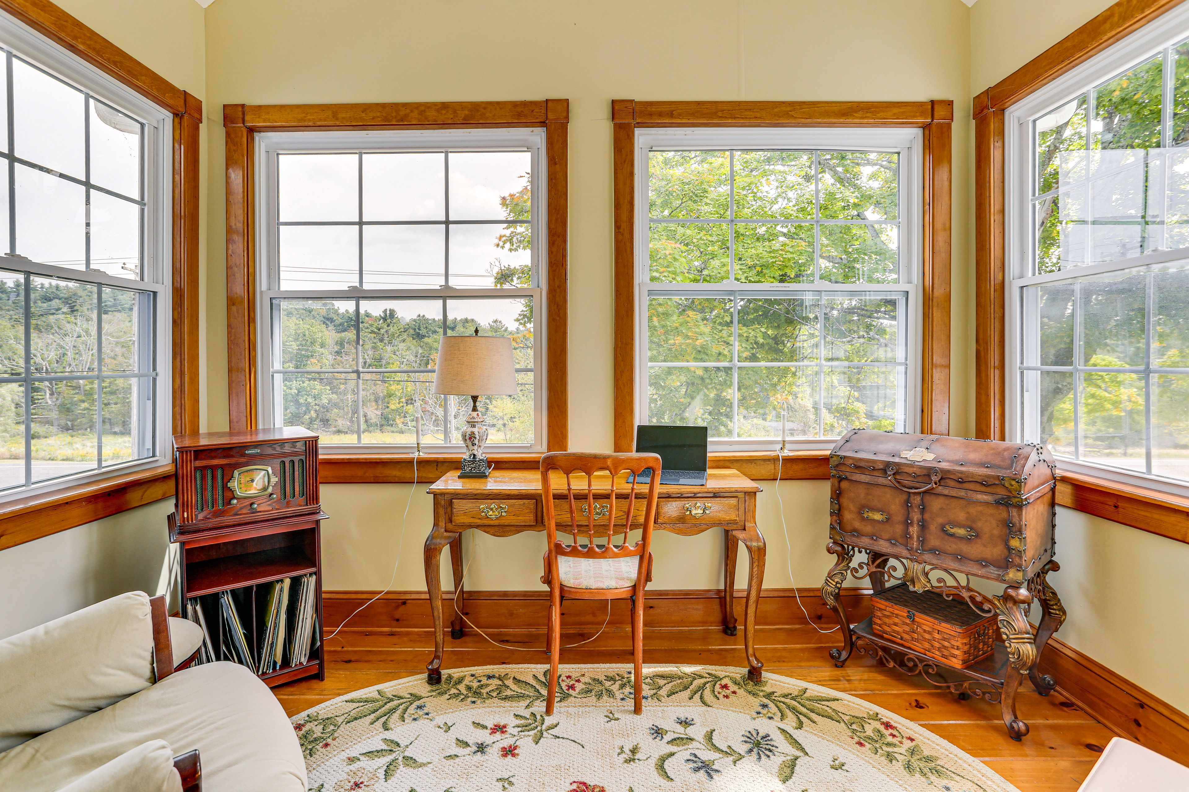 Sunroom | Laptop Workspace | Books | Free WiFi | 2nd Floor