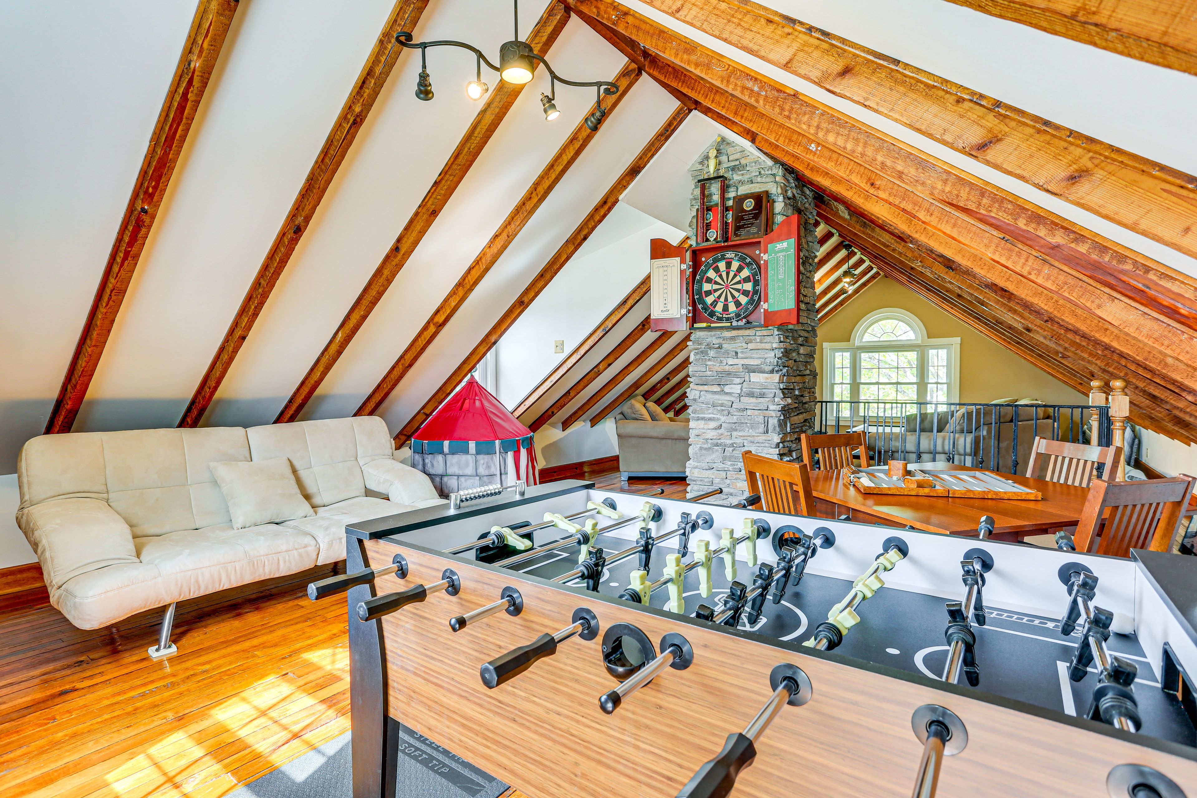 Game Room | Smart TV | Card Table | Board Games | Dartboard