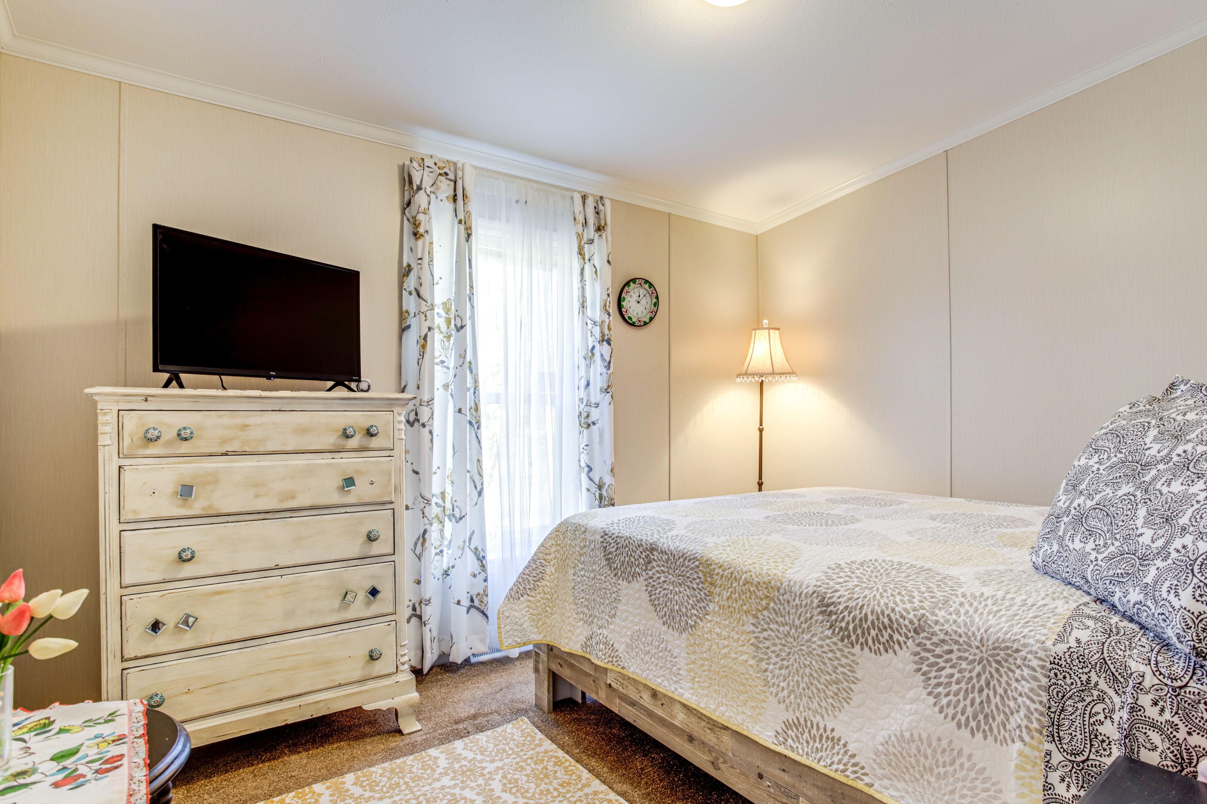 Bedroom 1 | Queen Bed | Linens Provided | Smart TV