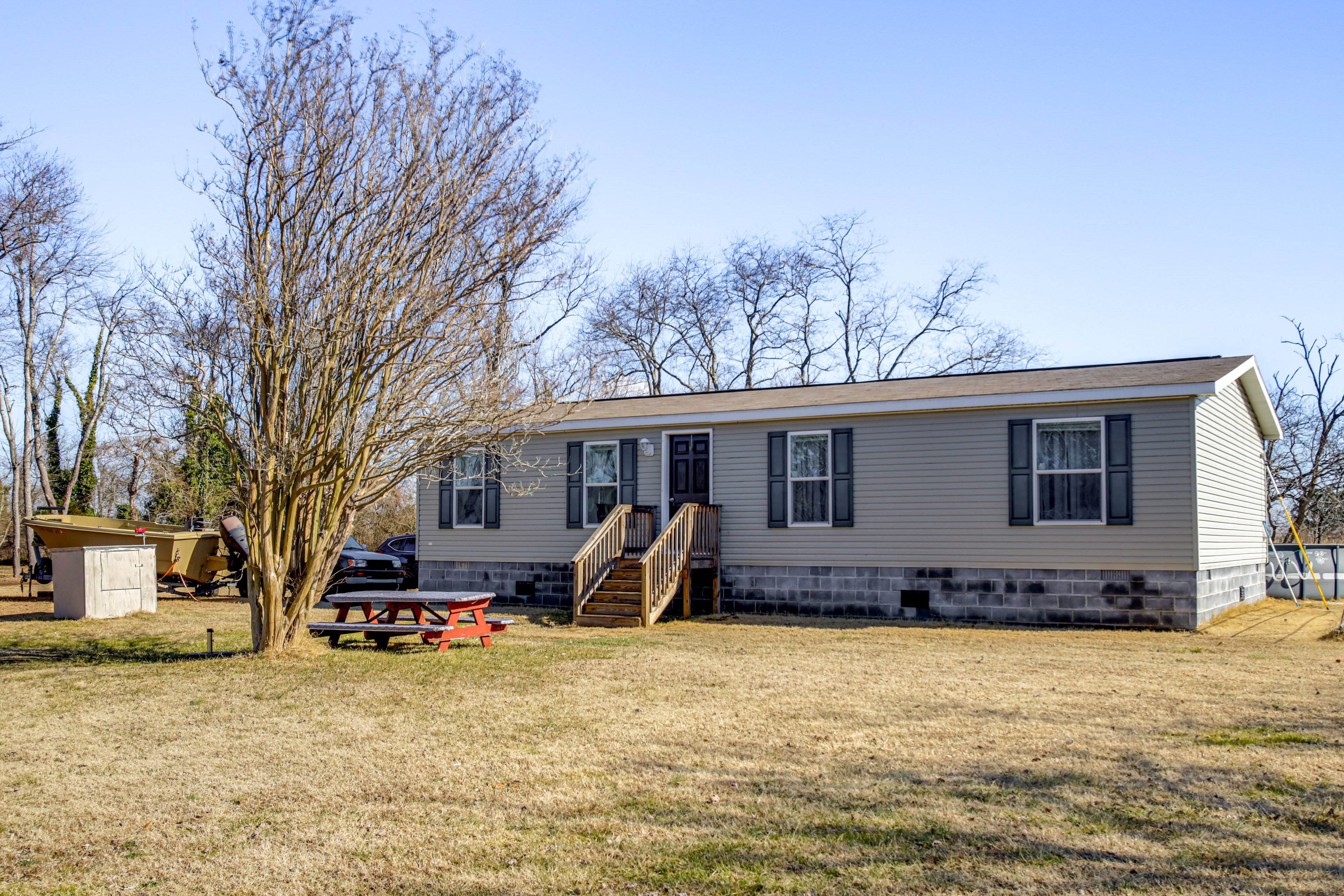 Property Exterior | Single-Story Home | 1,400 Sq Ft