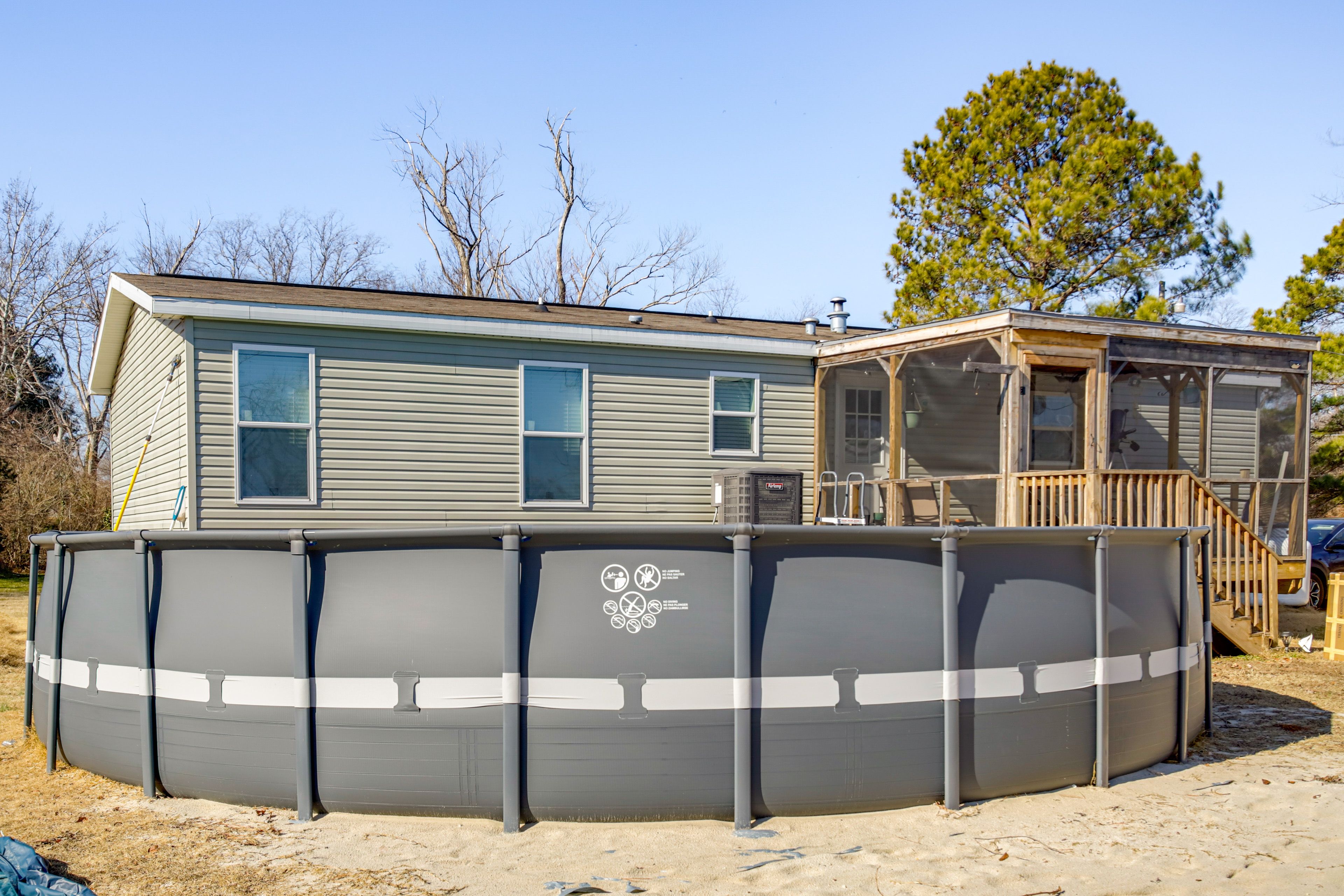Private Outdoor Pool (Depth 4.4') | Open Seasonally
