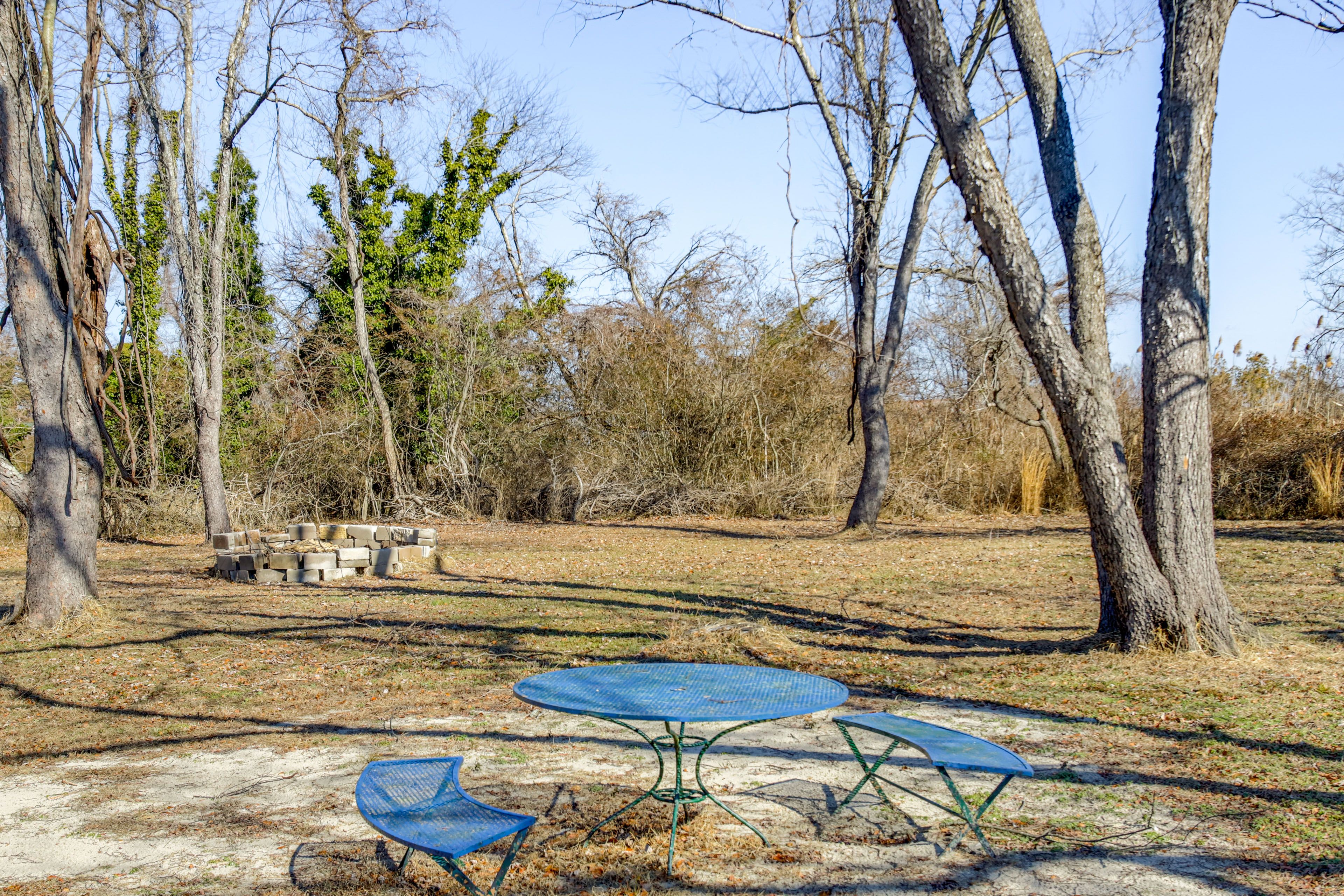 Private Yard | Dining Area | Fire Pit