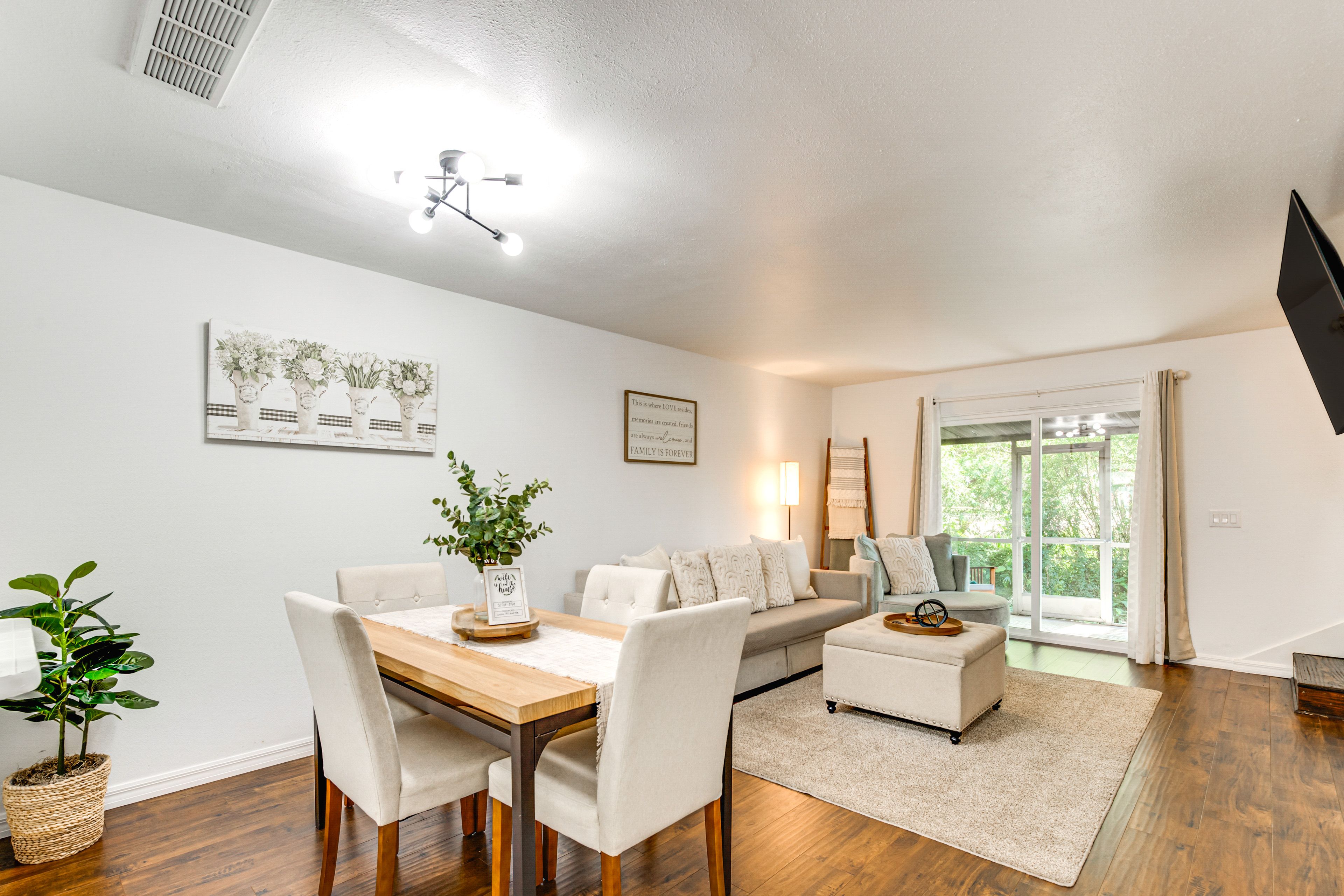 Ocala Vacation Rental | 2BR | 1.5BA | 1,000 Sq Ft | 1 Step to Enter