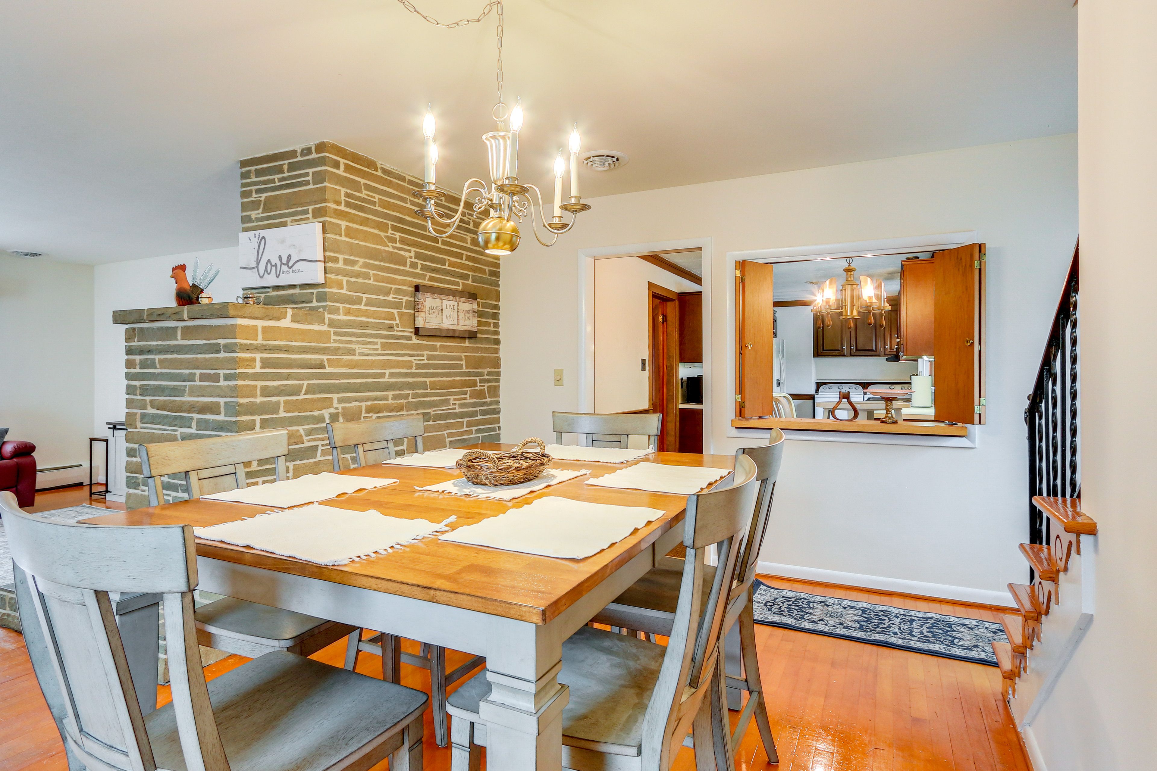 Dining Area | Dishware & Flatware Provided