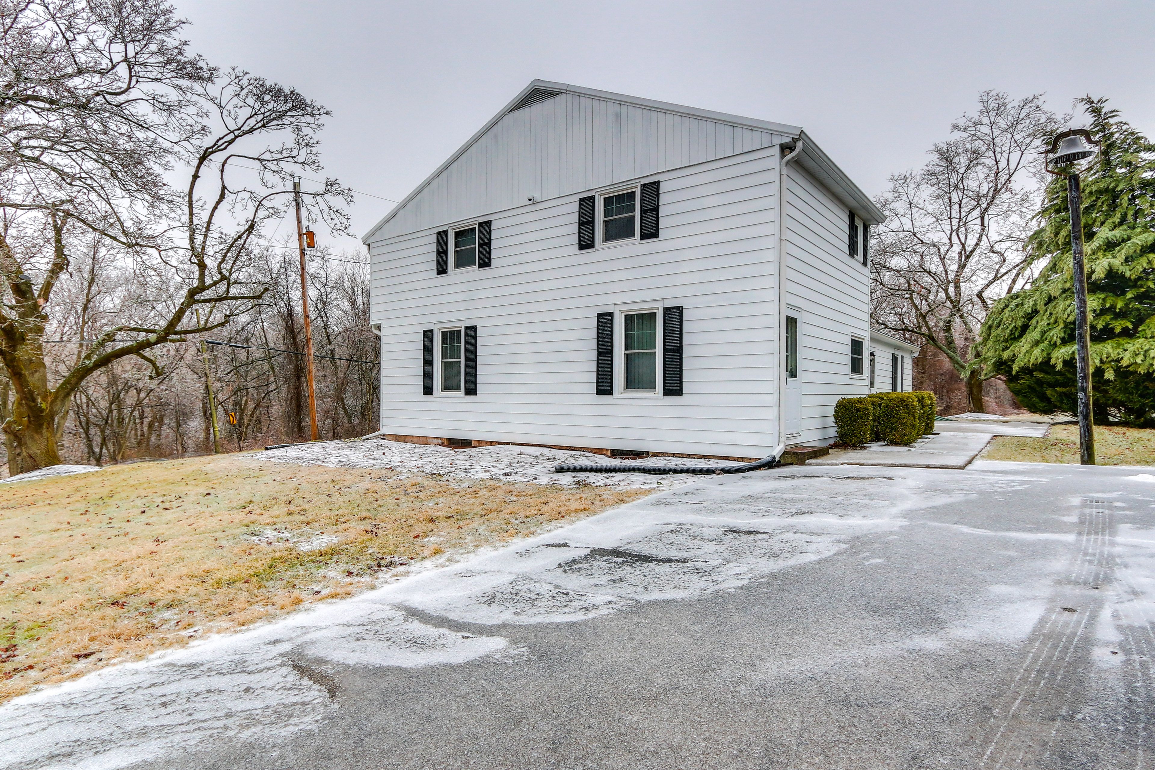 Parking | Driveway (4 Vehicles)