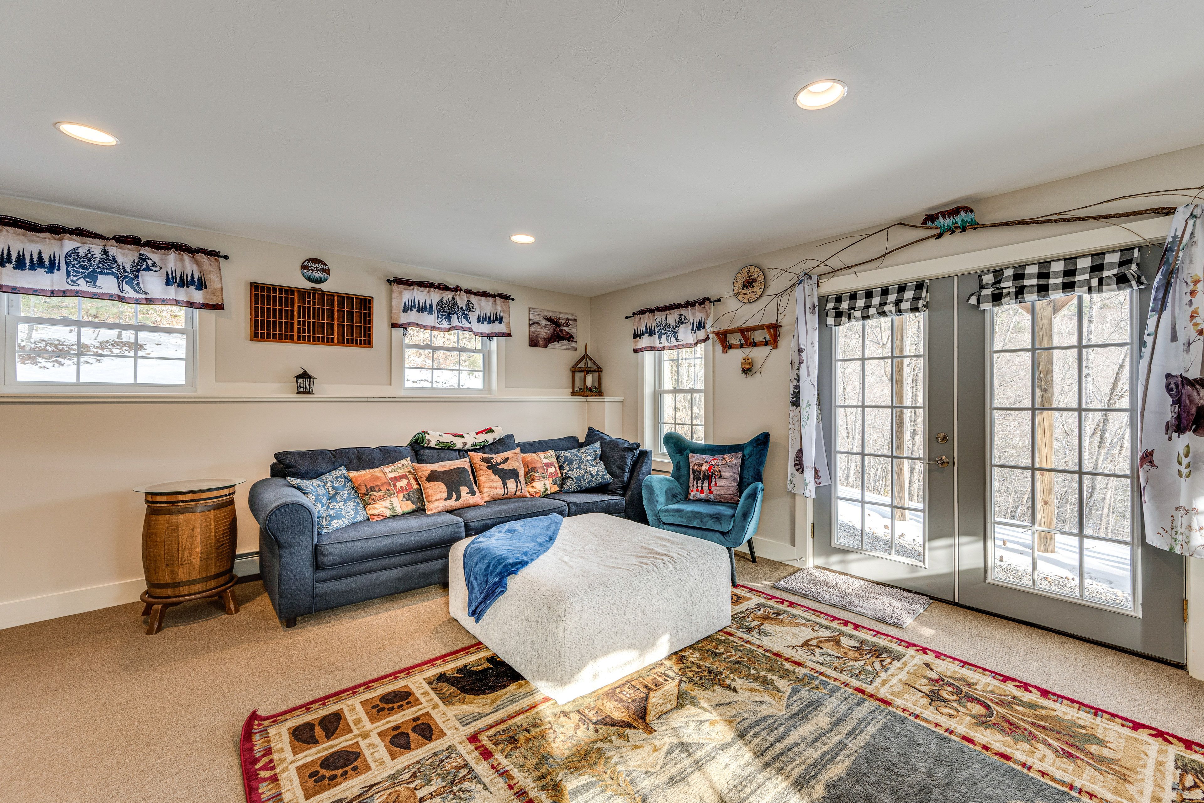 Game Room | Poker Table | Queen Sleeper Sofa | Basement