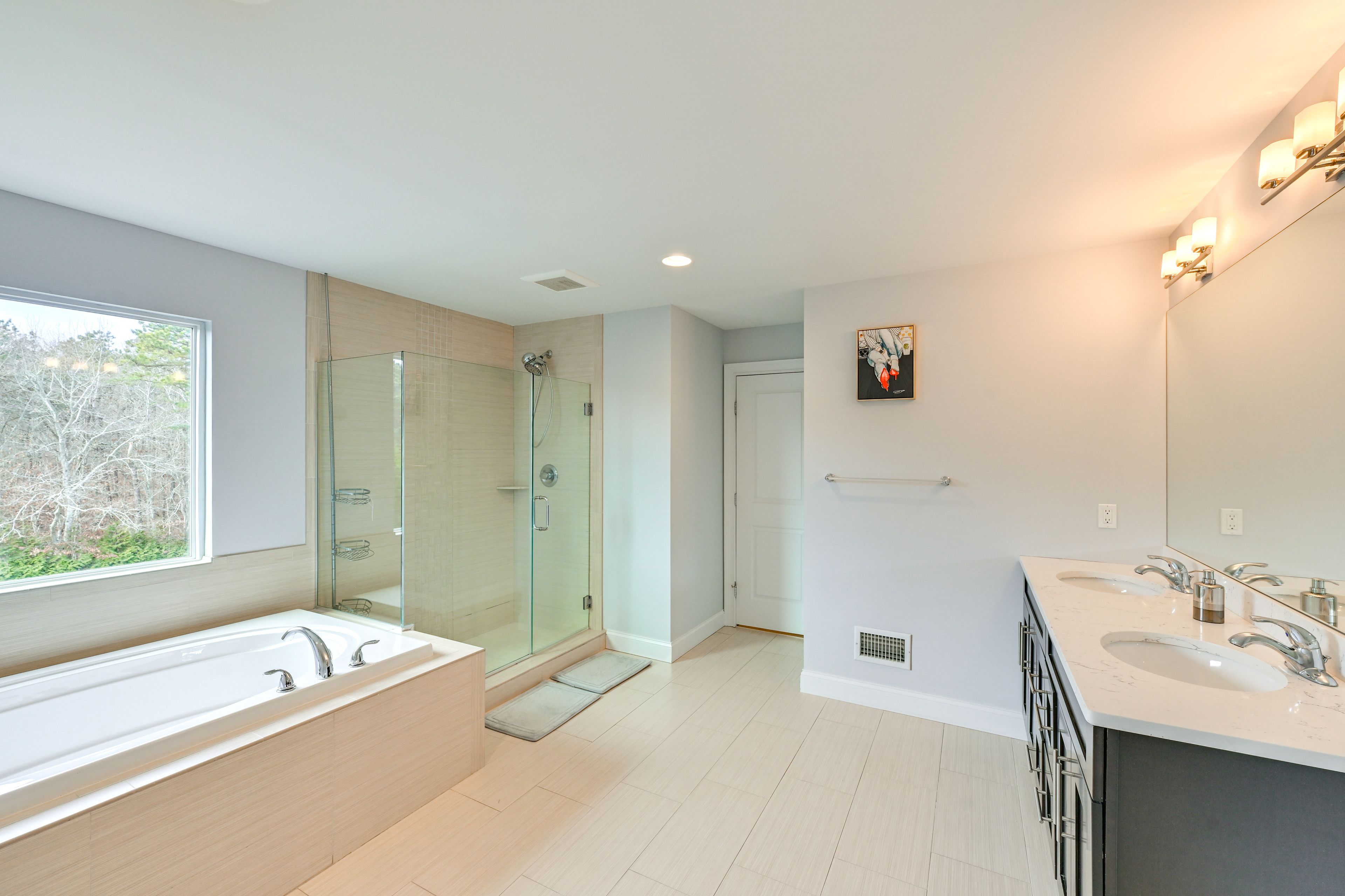 Full Bathroom | 2nd Floor | Towels Provided